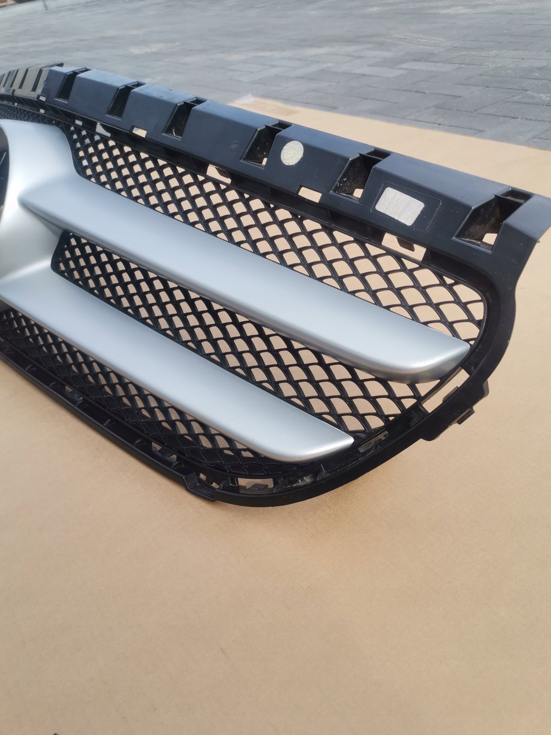 Kühlergrill Mercedes W246 FRONTGRILL A2468880460 Kühlergitter