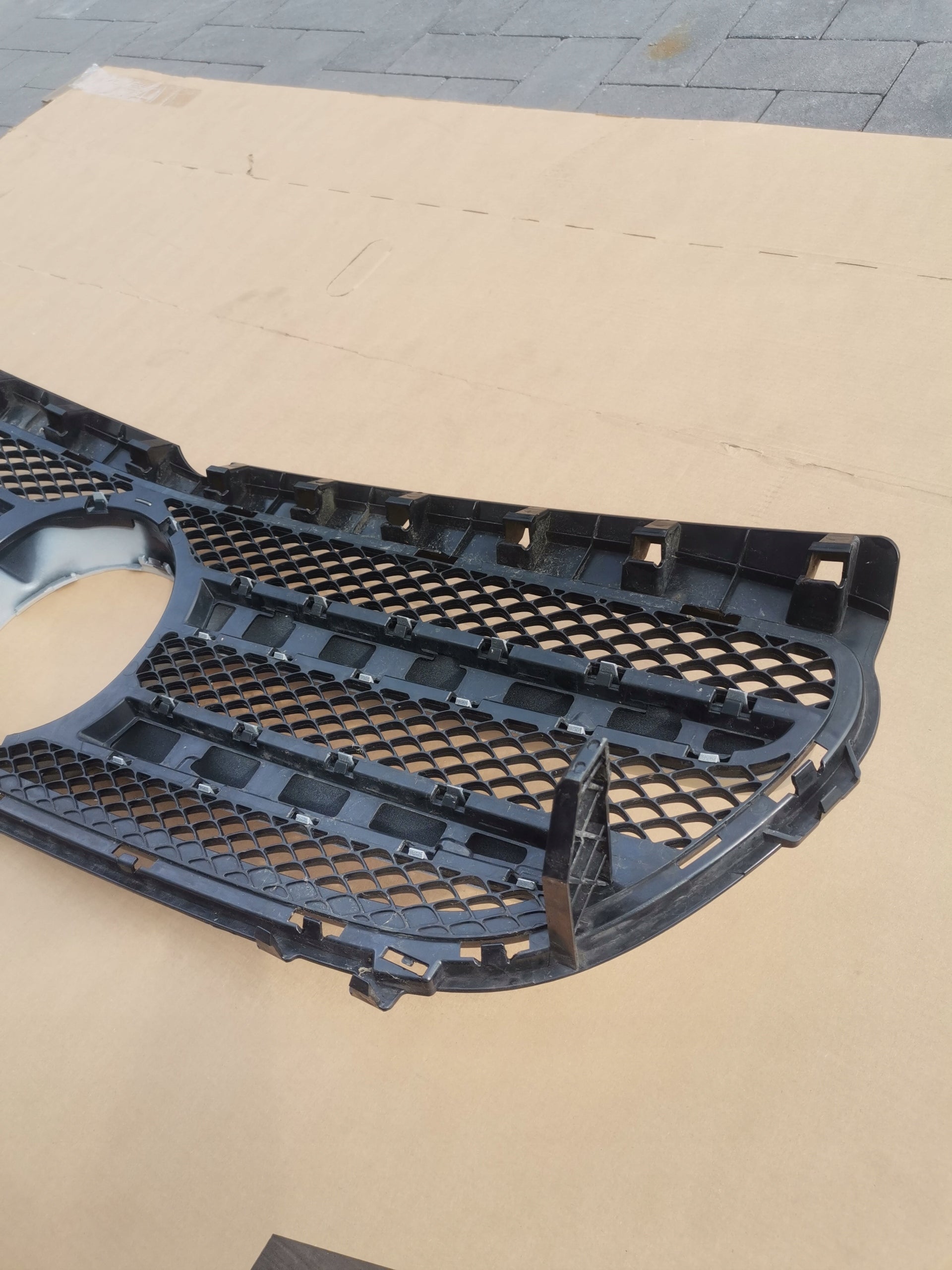 Kühlergrill Mercedes W246 FRONTGRILL A2468880460 Kühlergitter