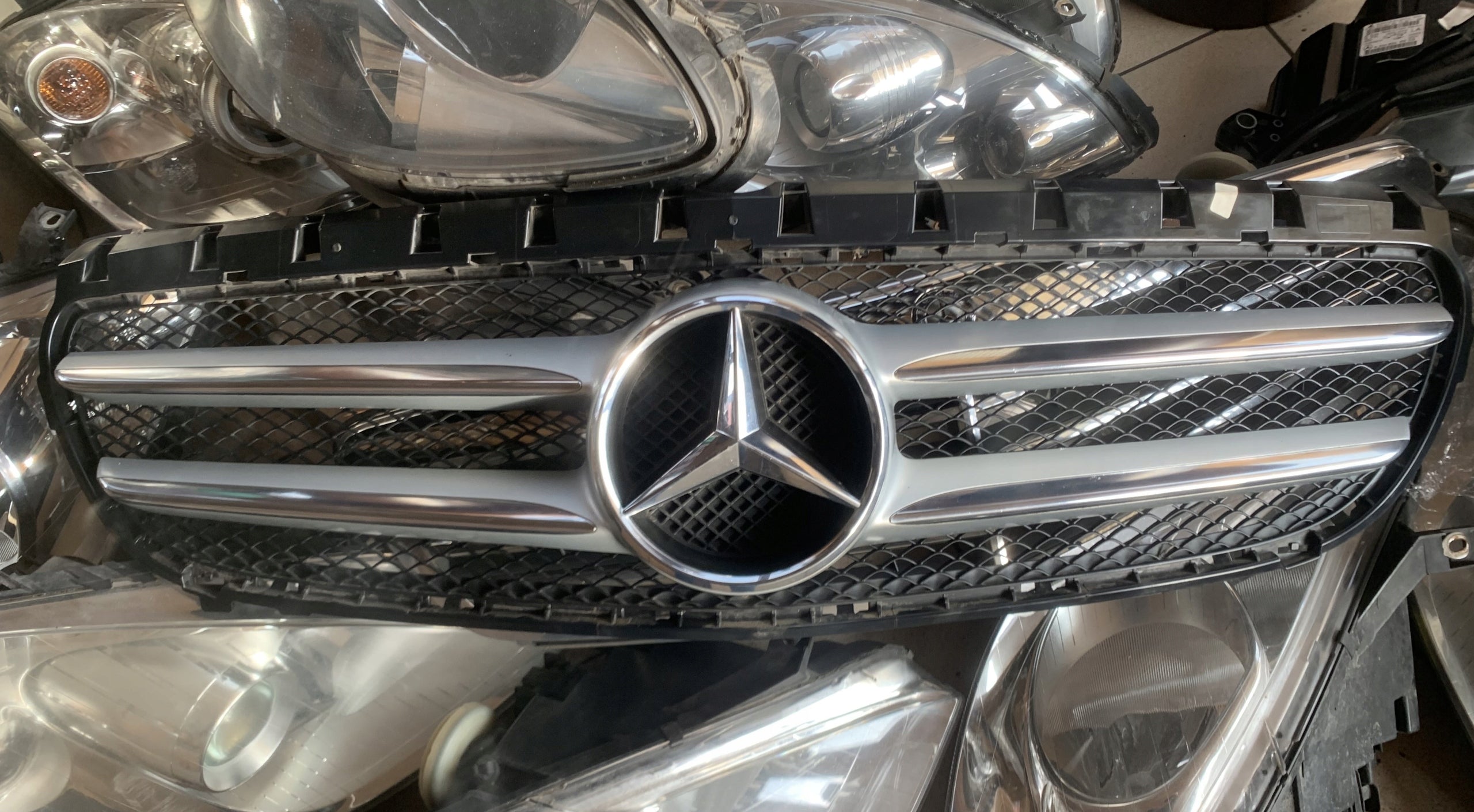 Kühlergrill Mercedes W246 FRONTGRILL Kühlergitter