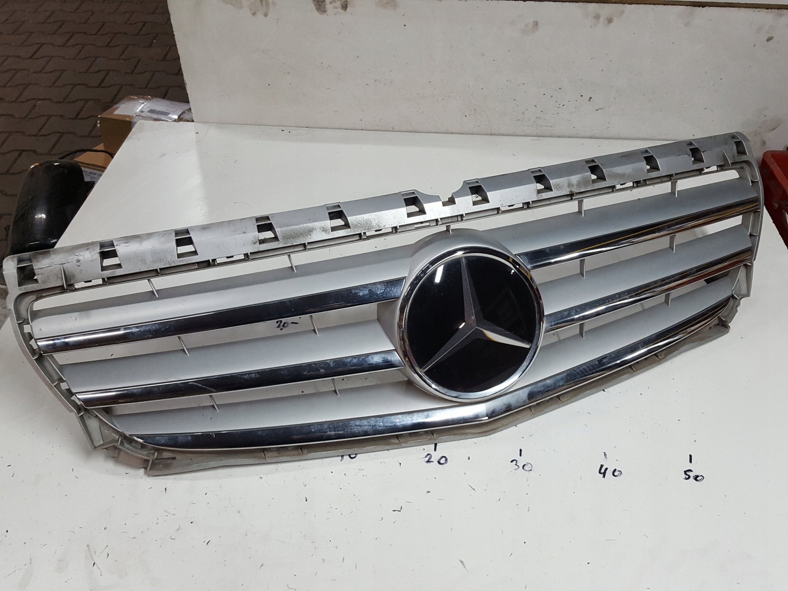  Kühlergrill Mercedes A246 W246 FRONTGRILL A2468880160 Kühlergitter product image