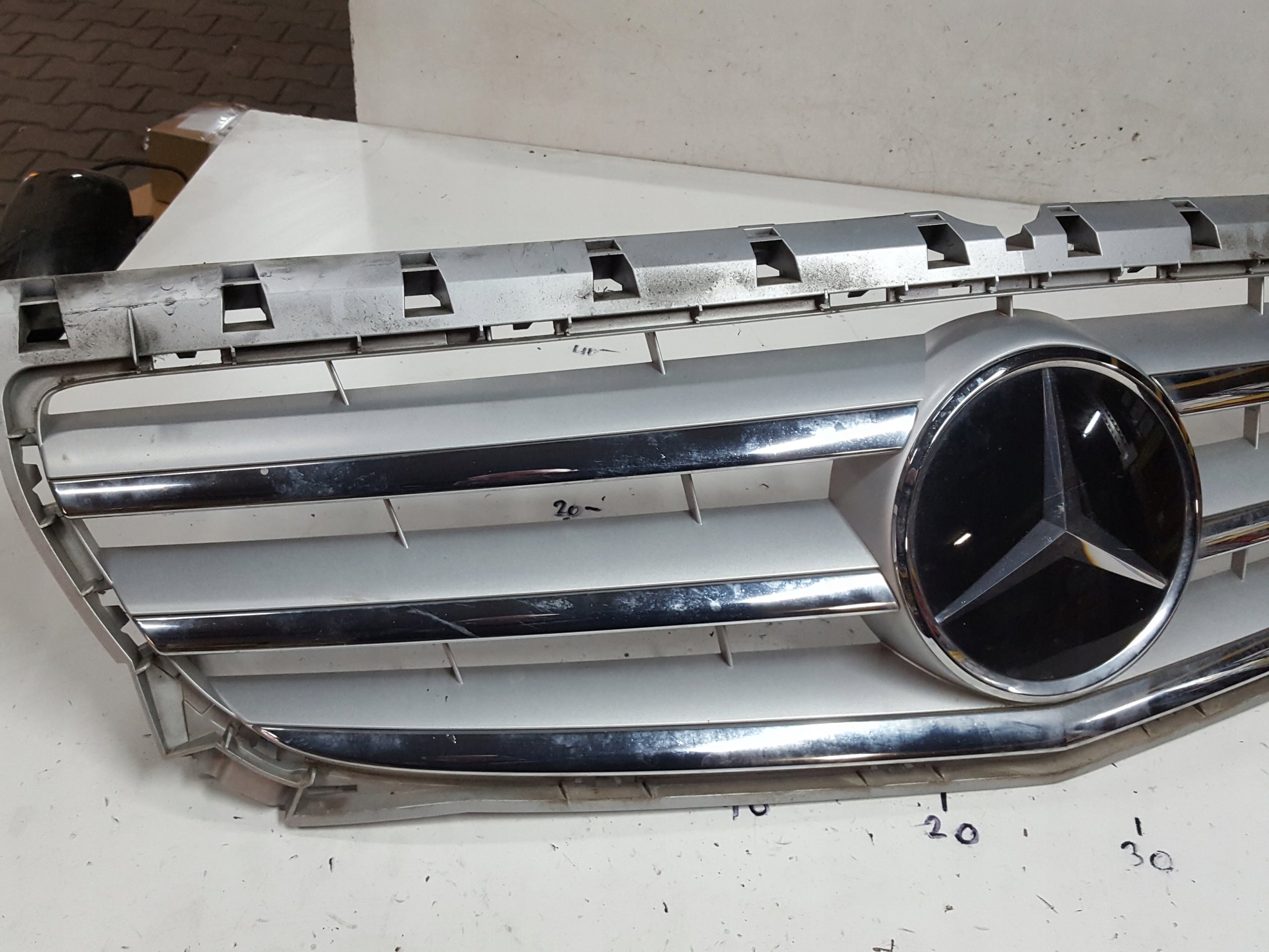 Kühlergrill Mercedes A246 W246 FRONTGRILL A2468880160 Kühlergitter