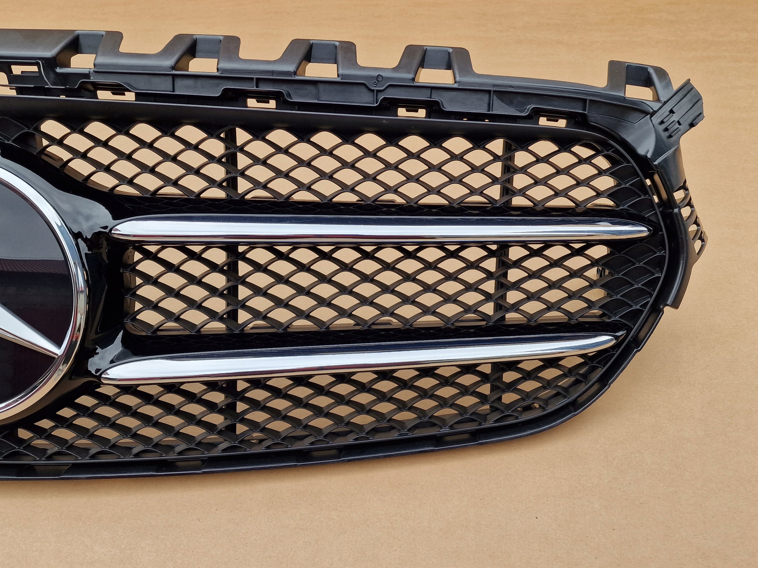 Kühlergrill Mercedes W247 FRONTGRILL A0008171001 Kühlergitter