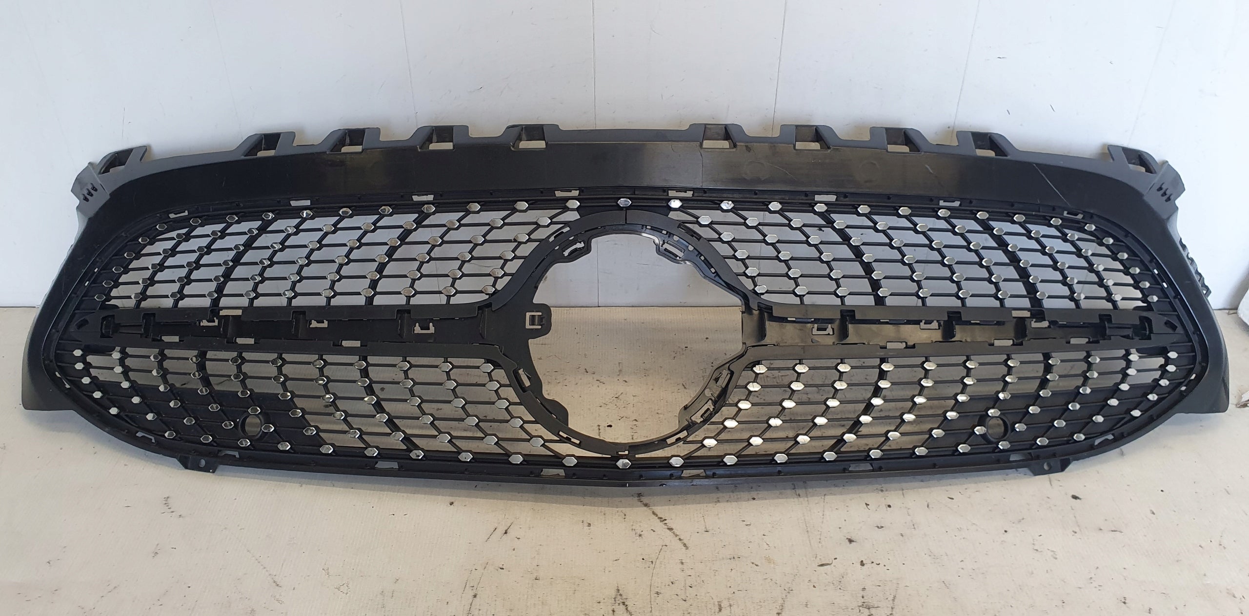 Kühlergrill Mercedes A247 W247 FRONTGRILL A2478882900 Kühlergitter