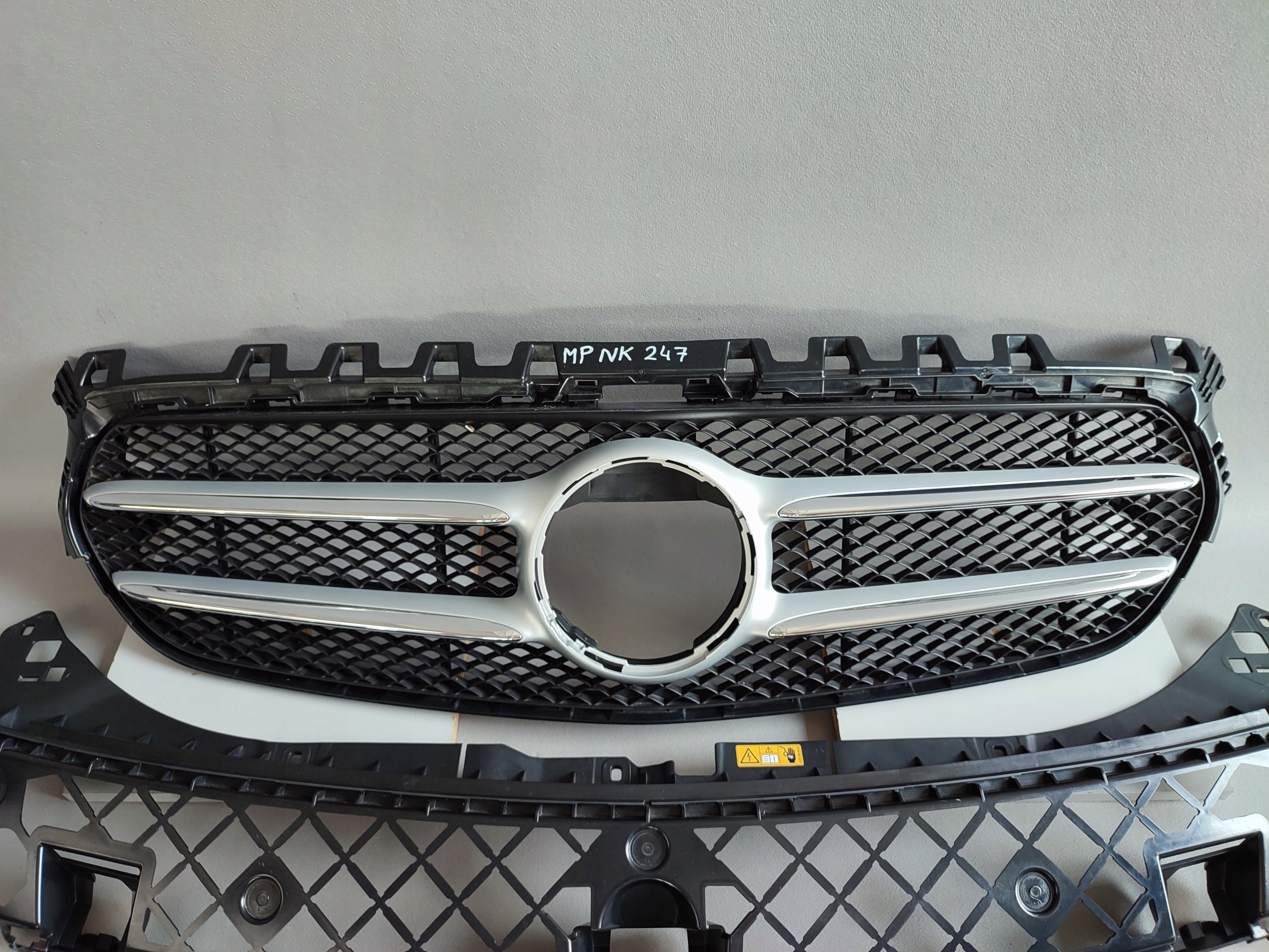 Kühlergrill Mercedes W247 A247 FRONTGRILL A2478885700 Kühlergitter