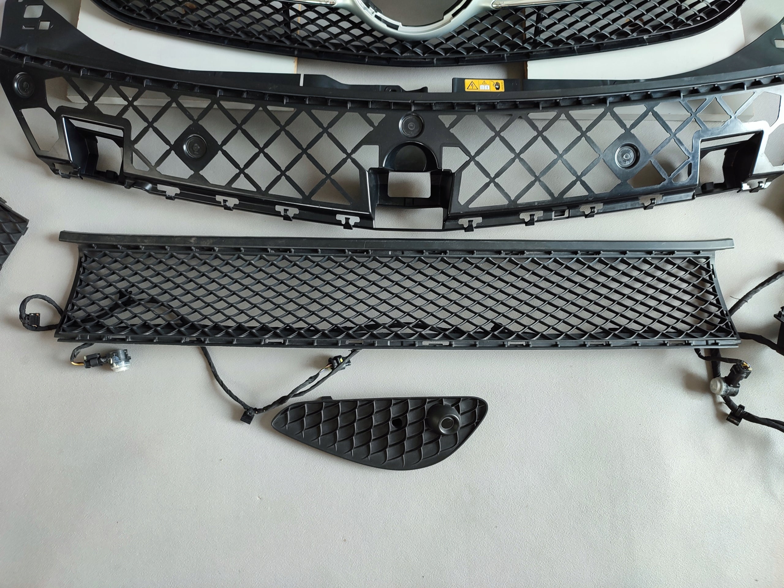 Kühlergrill Mercedes W247 A247 FRONTGRILL A2478885700 Kühlergitter