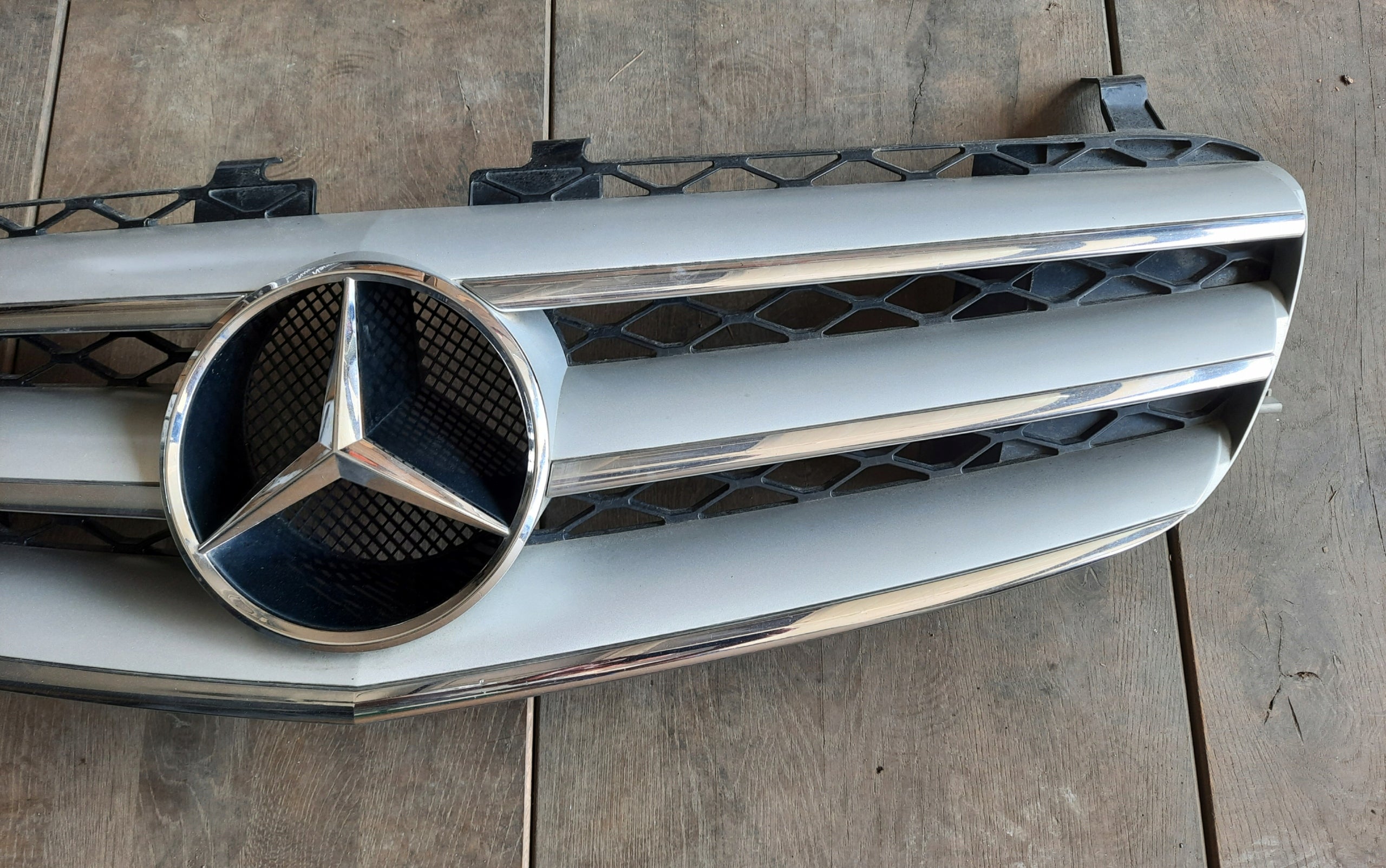 Kühlergrill Mercedes W251 FRONTGRILL A0008880060 Kühlergitter