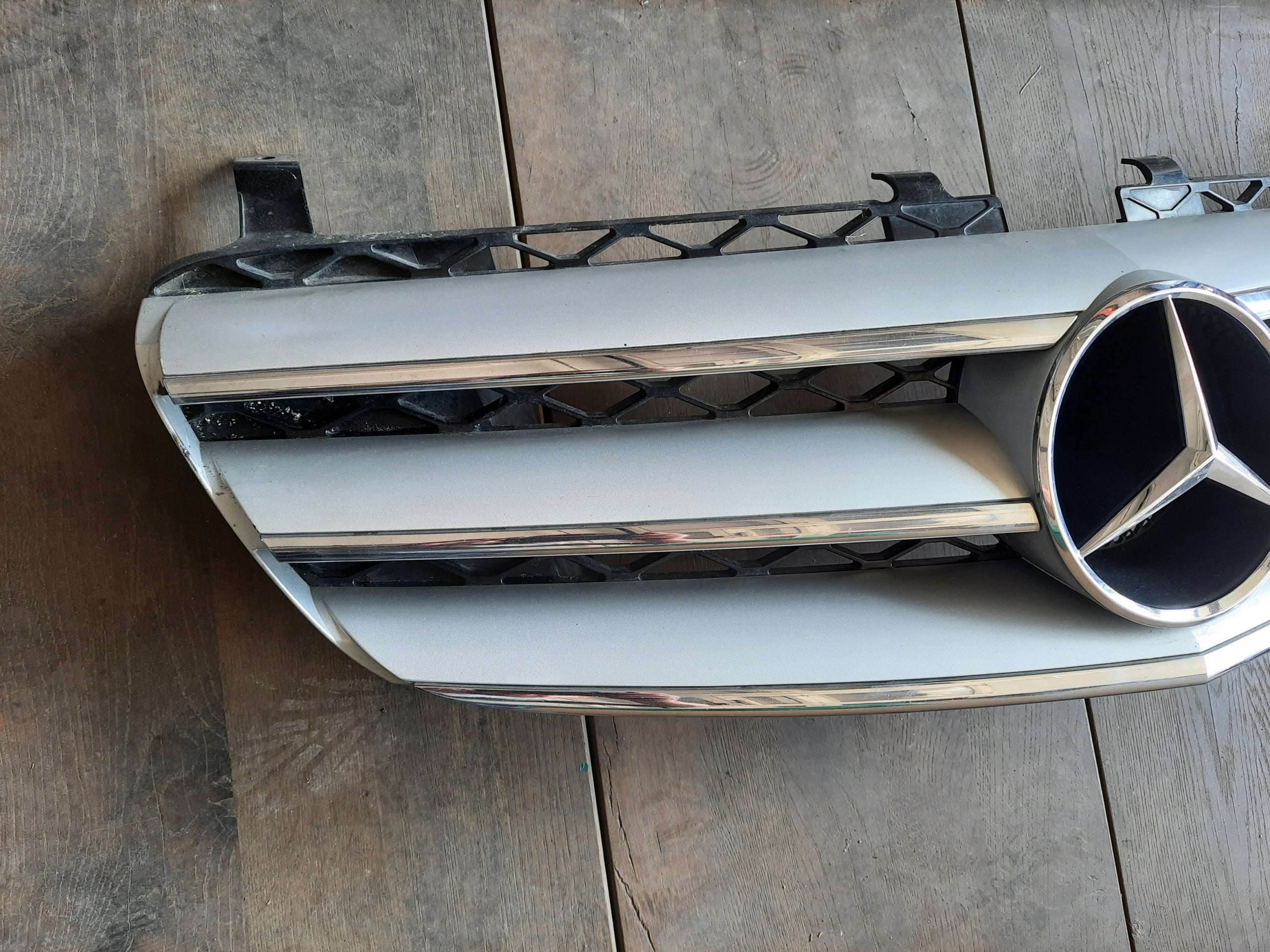 Kühlergrill Mercedes W251 FRONTGRILL A0008880060 Kühlergitter