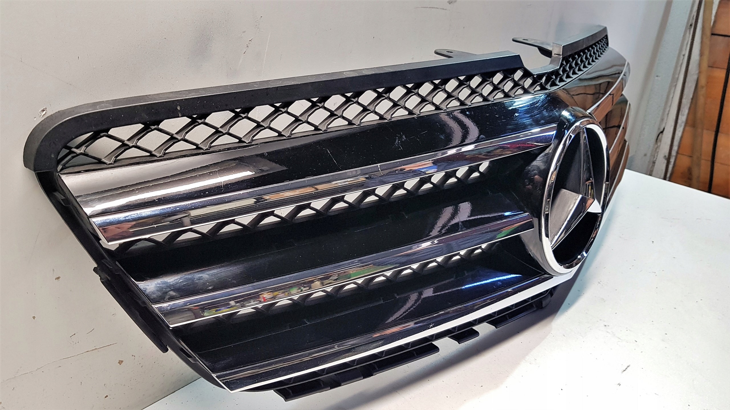 Kühlergrill Mercedes W251 FRONTGRILL A2518800060 Kühlergitter