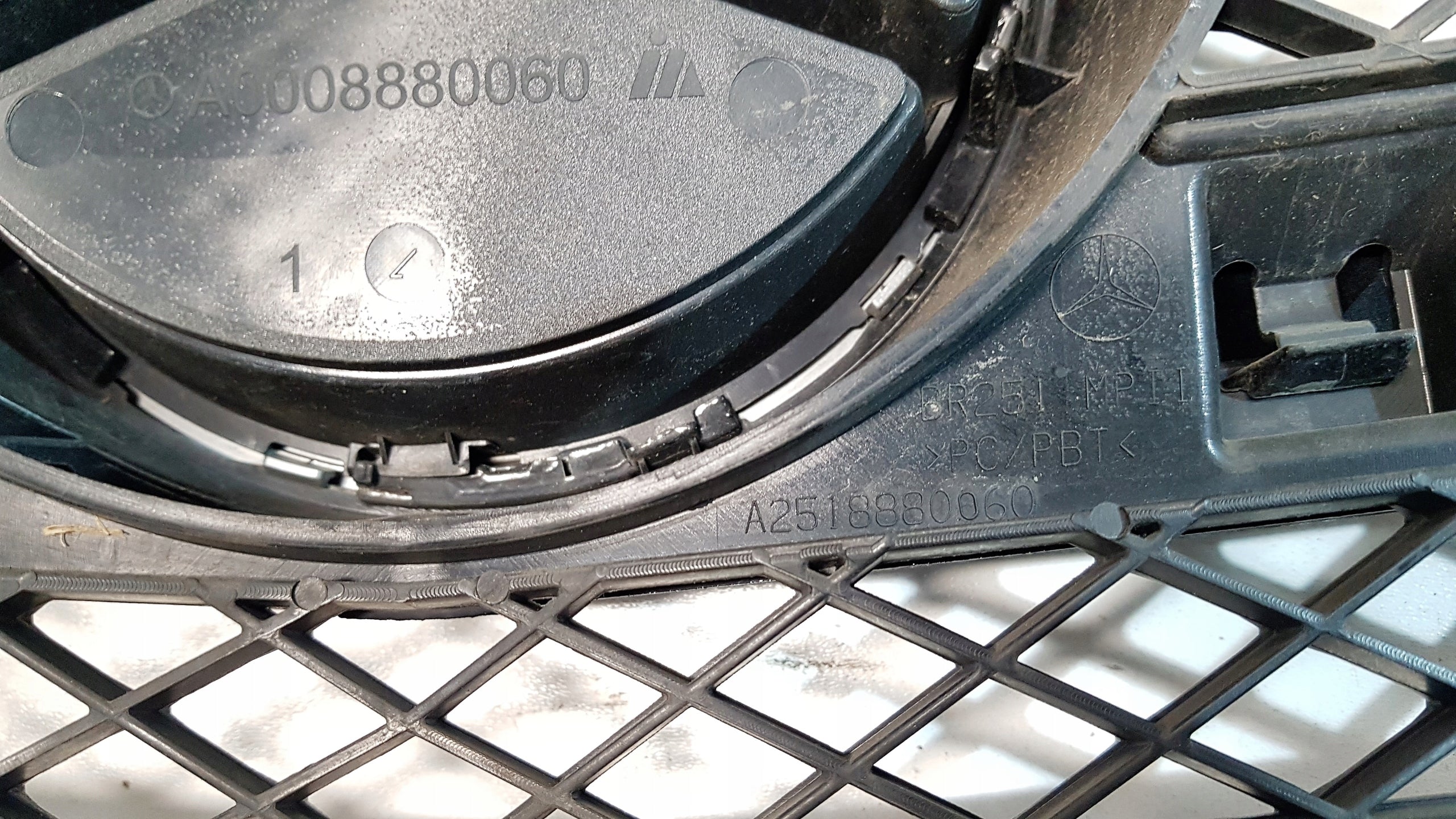 Kühlergrill Mercedes W251 FRONTGRILL A2518800060 Kühlergitter