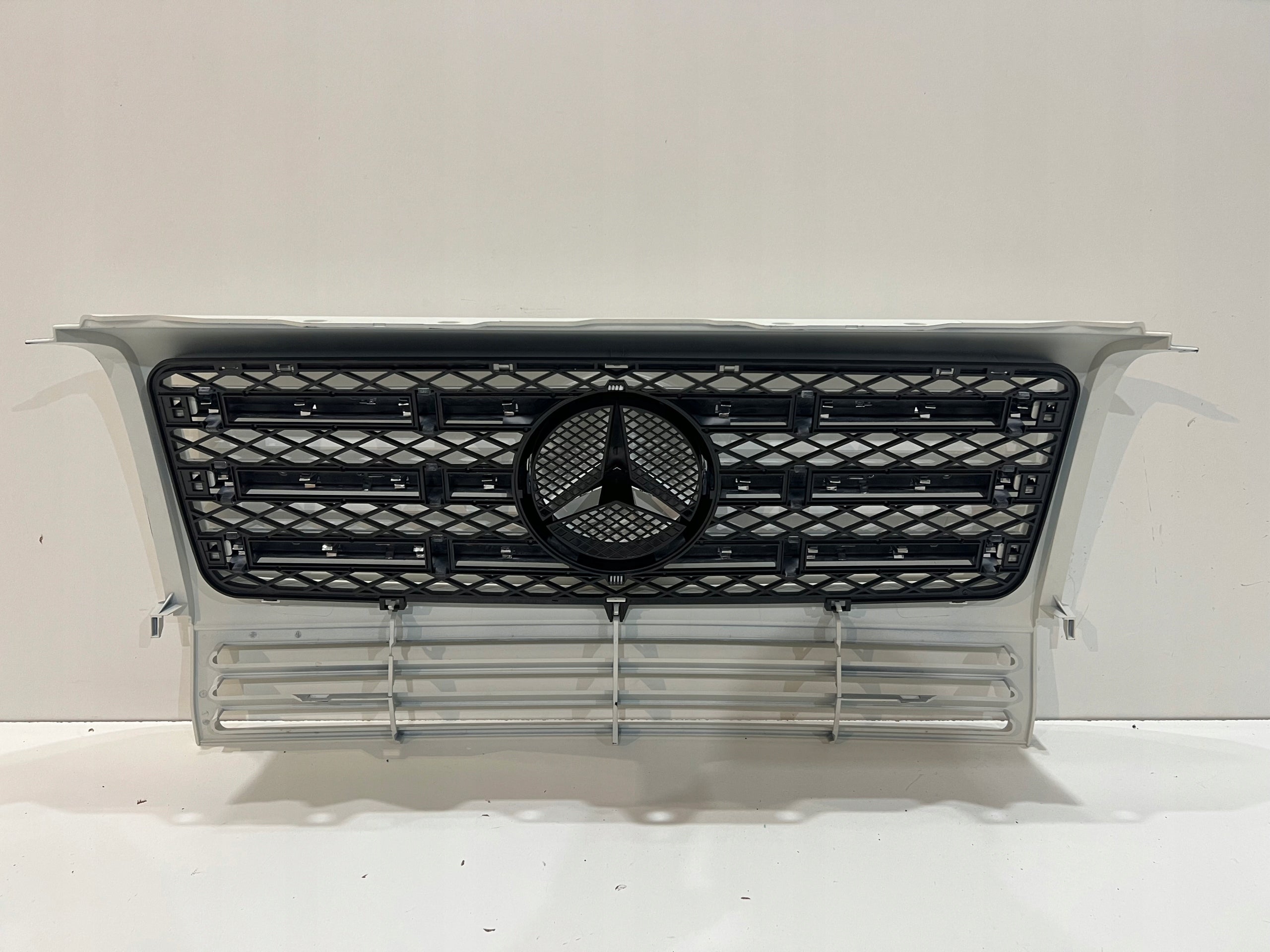 Kühlergrill Mercedes W463 FRONTGRILL A4638800323 Kühlergitter