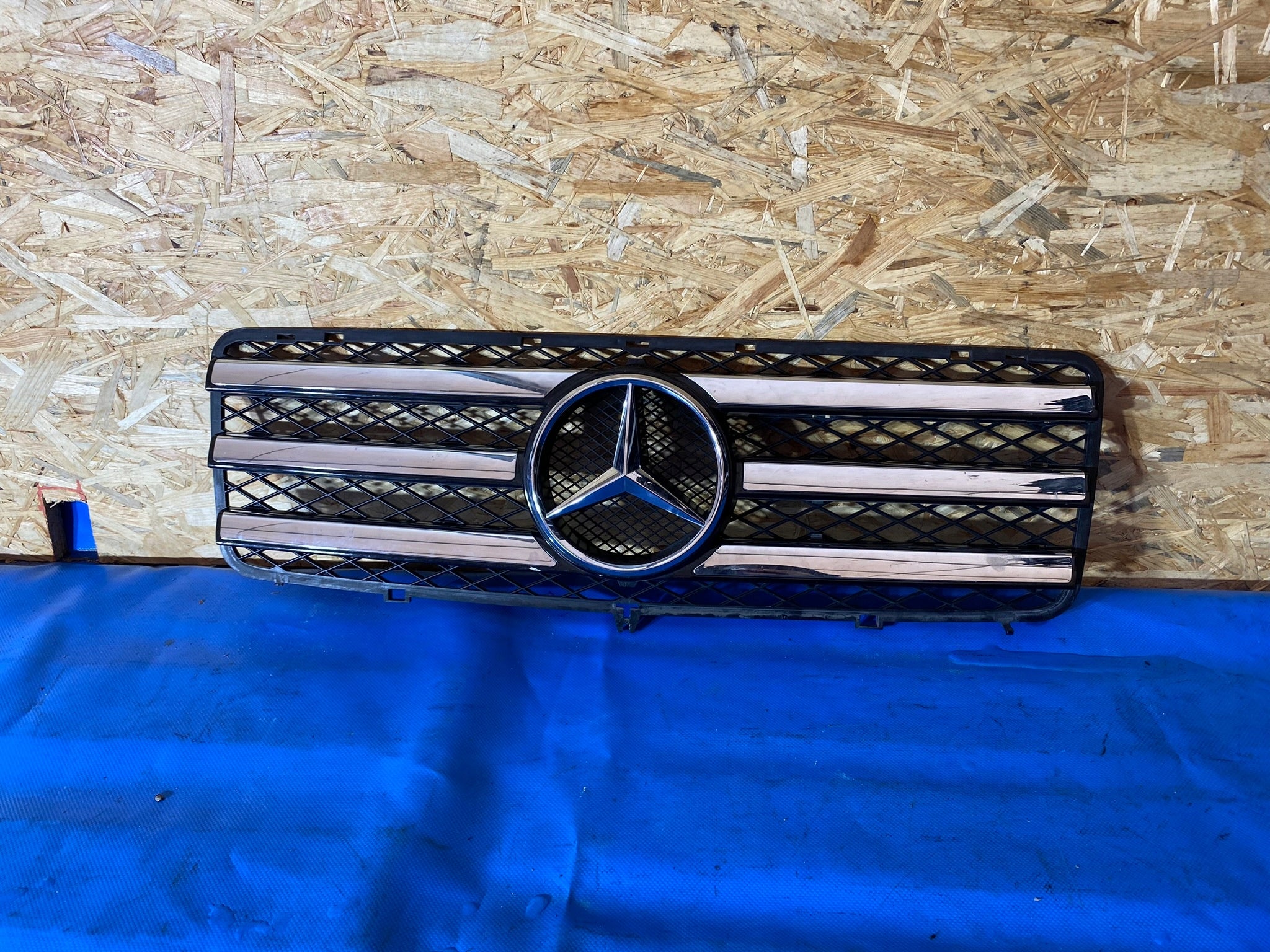  Grille de radiateur Mercedes W463 FRONTGRILL A4638880223 Grille de radiateur  product image