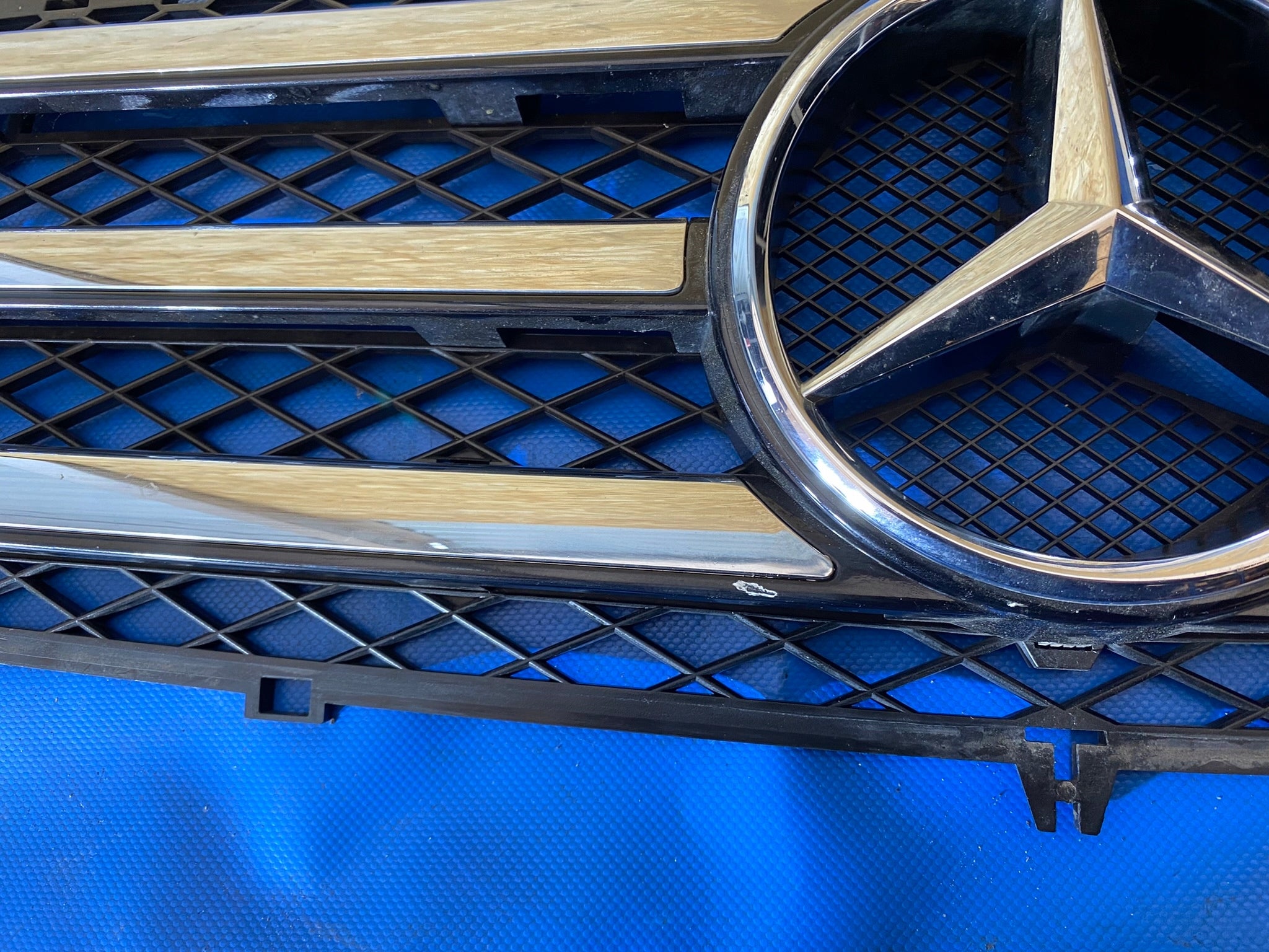 Kühlergrill Mercedes W463 FRONTGRILL A4638880223 Kühlergitter