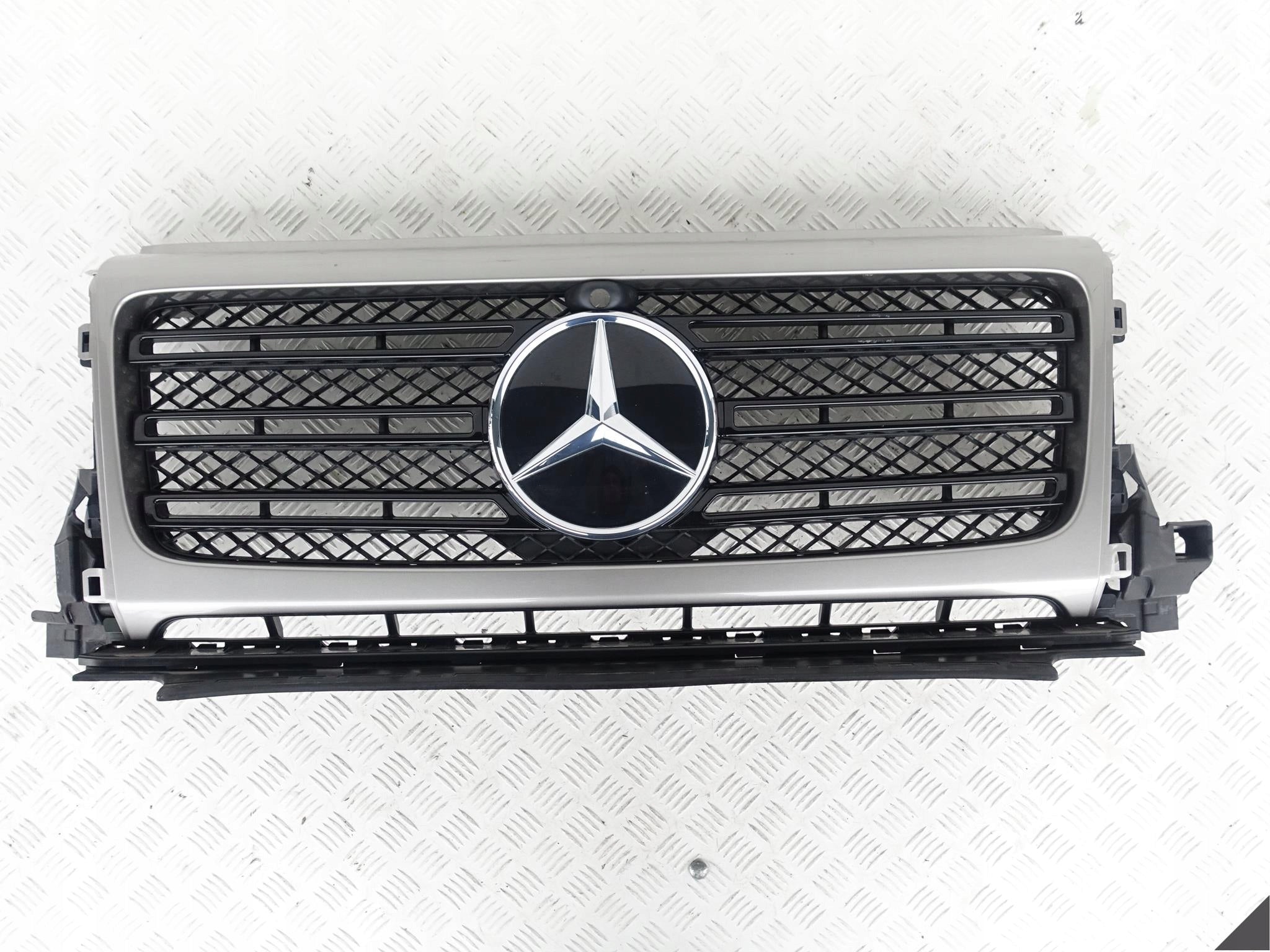  Radiator grille Mercedes W463 A463 FRONT GRILL A4638884300 Radiator grille  product image