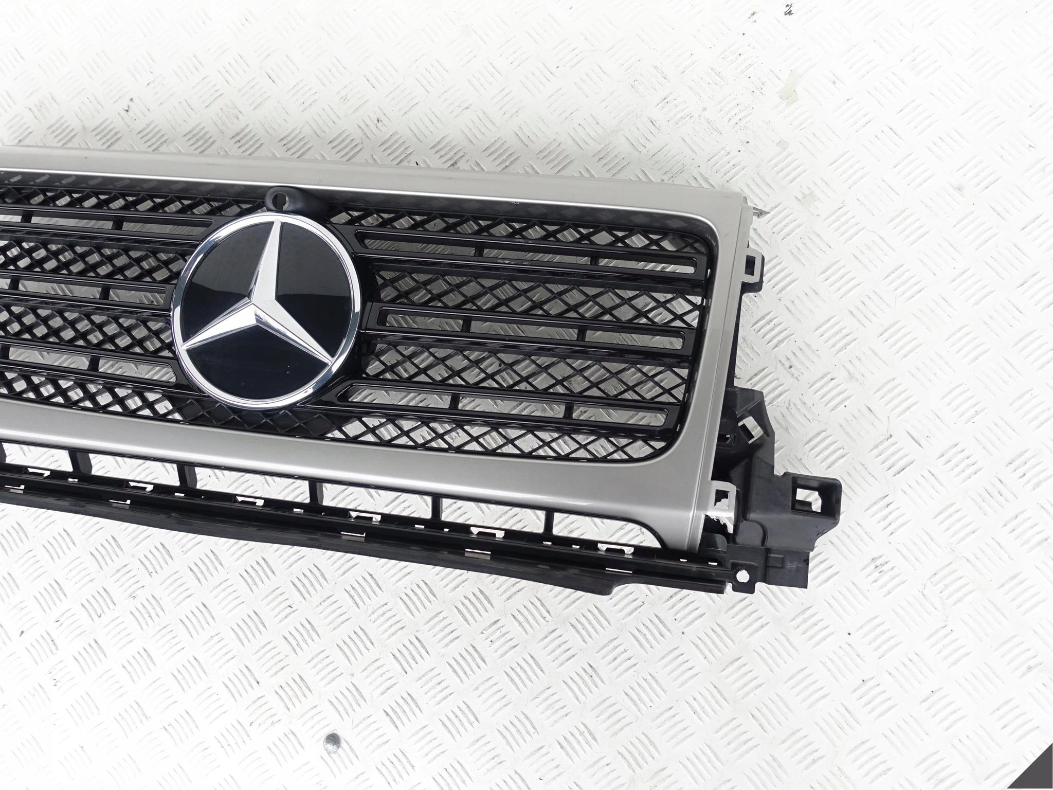 Kühlergrill Mercedes W463 A463 FRONTGRILL A4638884300 Kühlergitter