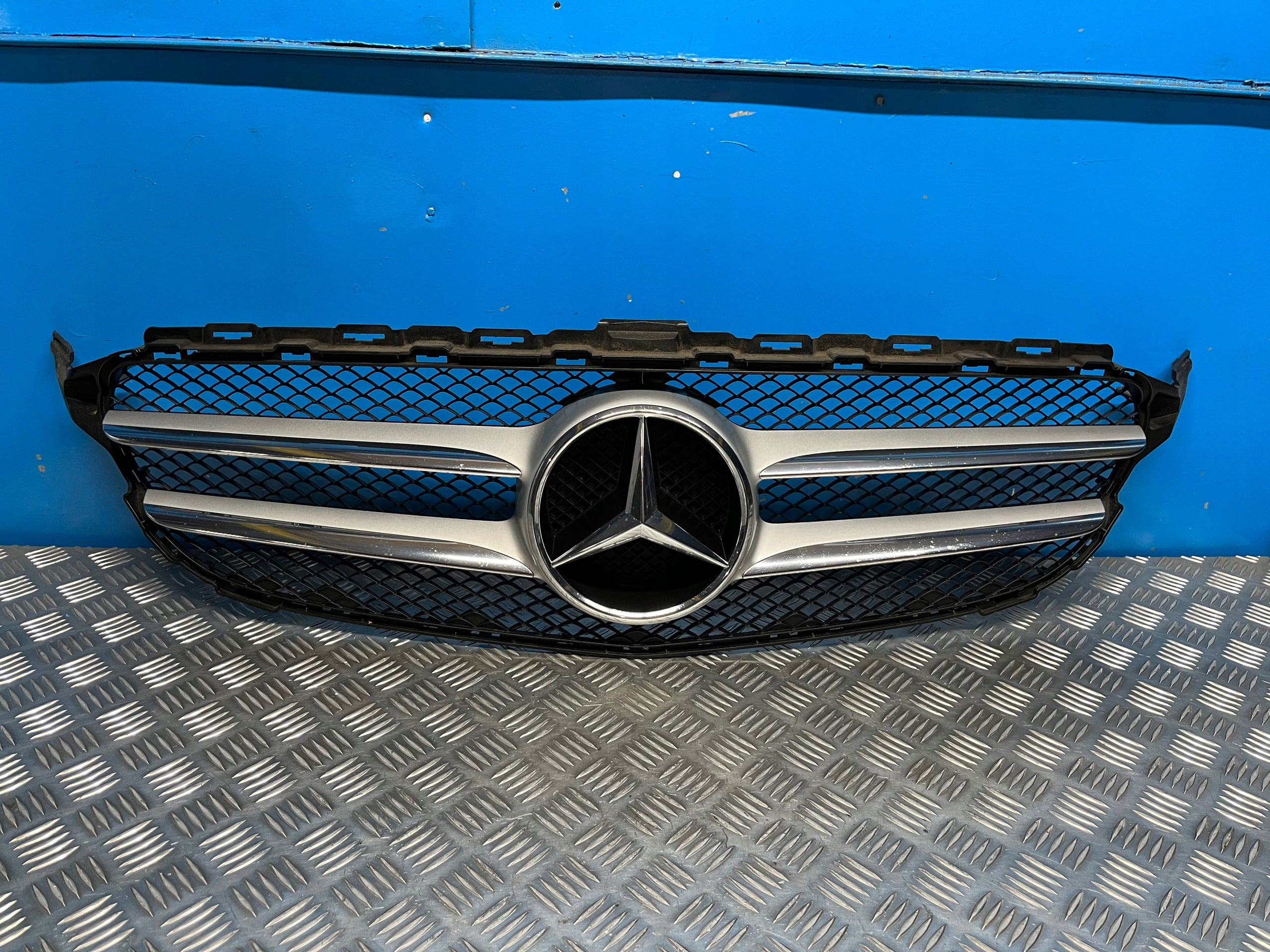  Kühlergrill Mercedes W205 A205 FRONTGRILL A2058800183 Kühlergitter product image