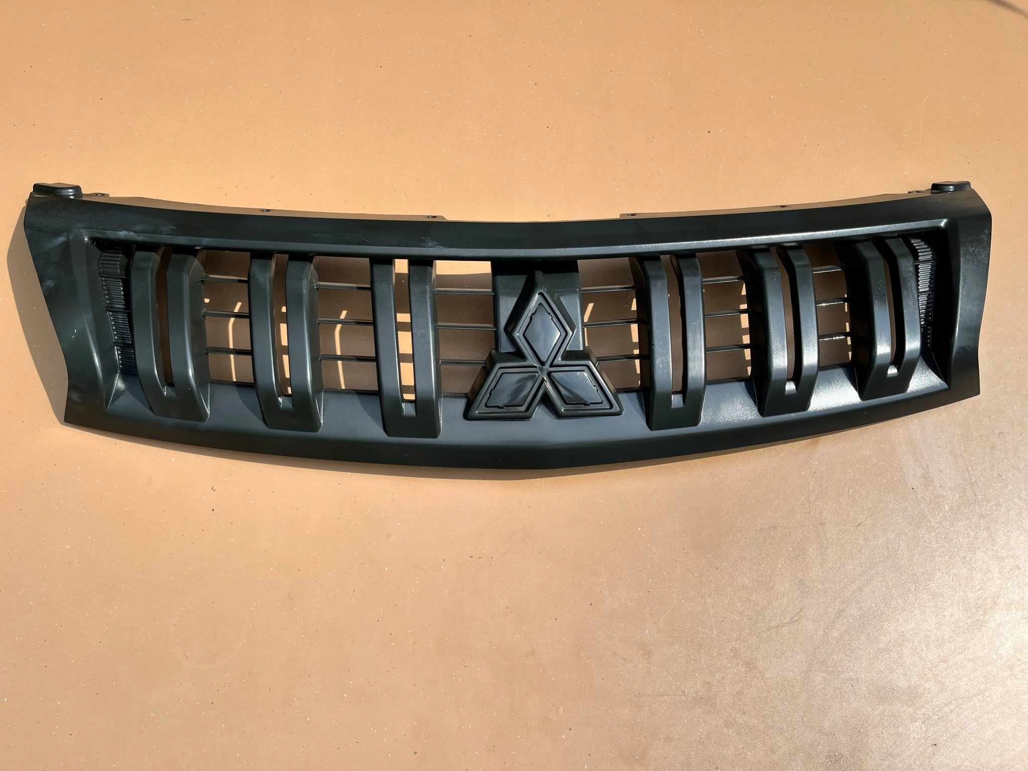  Kühlergrill Mitsubishi  FRONTGRILL 7450A885 Kühlergitter product image