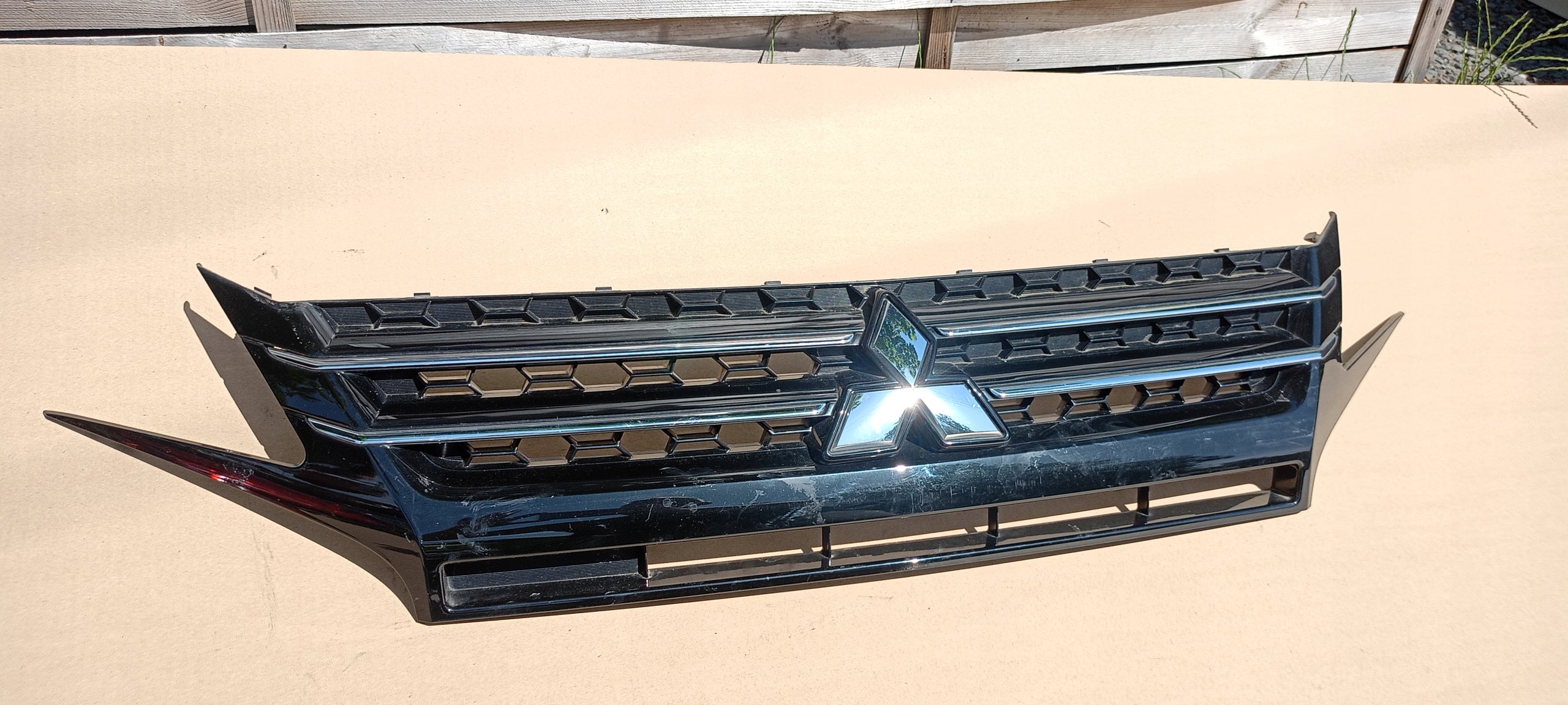 Kühlergrill Mitsubishi STAR SPACE FRONTGRILL 7450B351 Kühlergitter