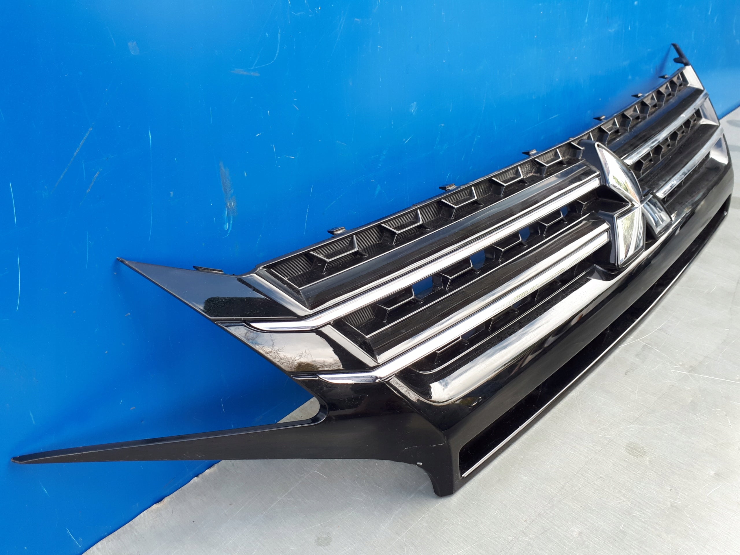 Kühlergrill Mitsubishi STAR SPACE FRONTGRILL 7450B351 Kühlergitter