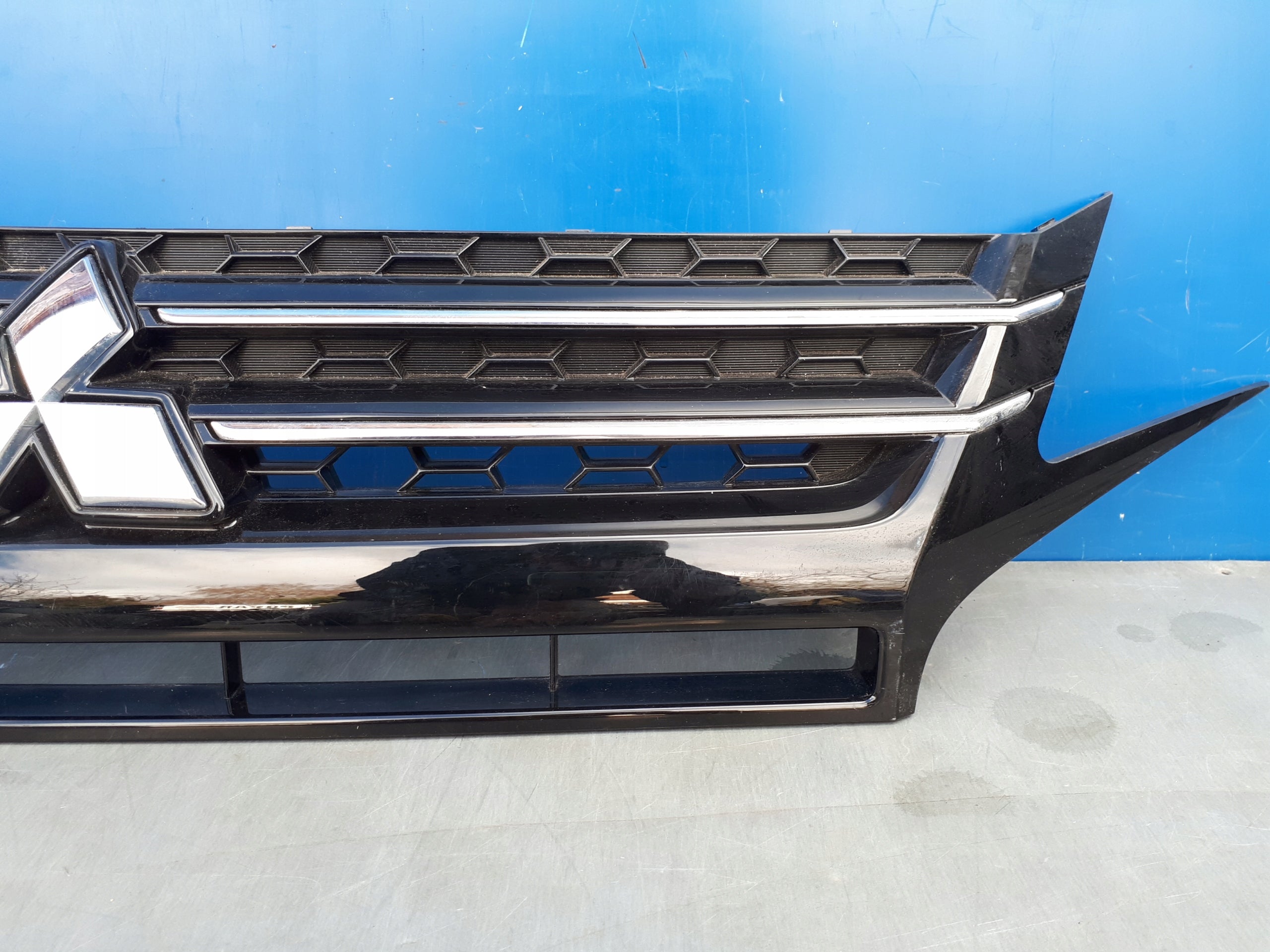 Kühlergrill Mitsubishi STAR SPACE FRONTGRILL 7450B351 Kühlergitter