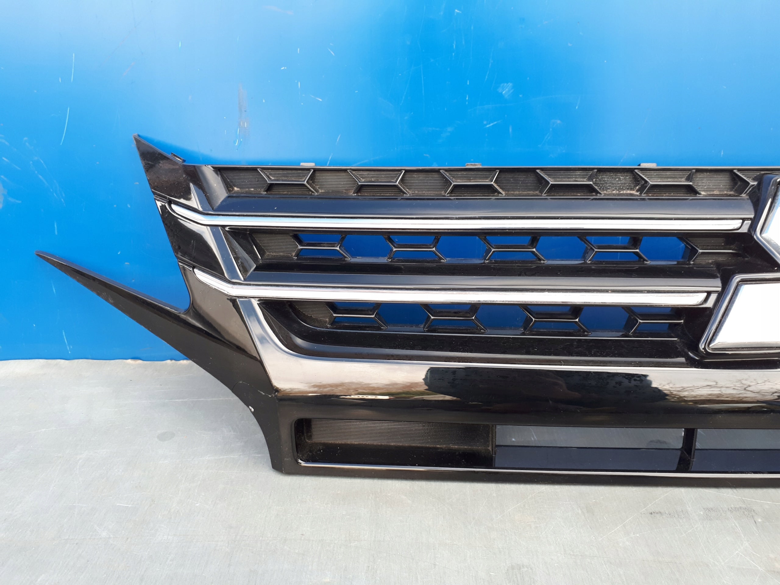 Kühlergrill Mitsubishi STAR SPACE FRONTGRILL 7450B351 Kühlergitter