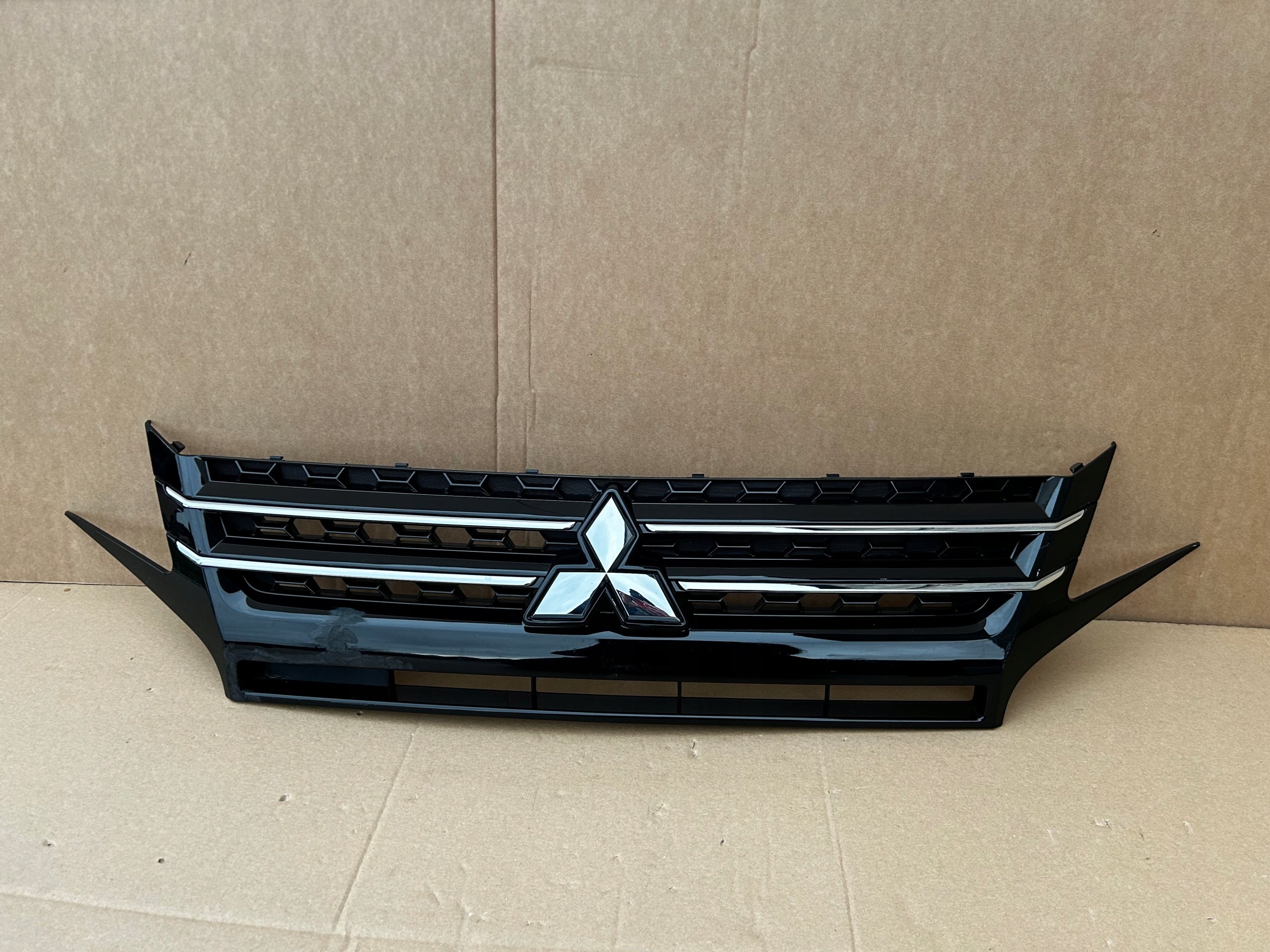 Kühlergrill Mitsubishi STAR SPACE FRONTGRILL 7450B351 Kühlergitter