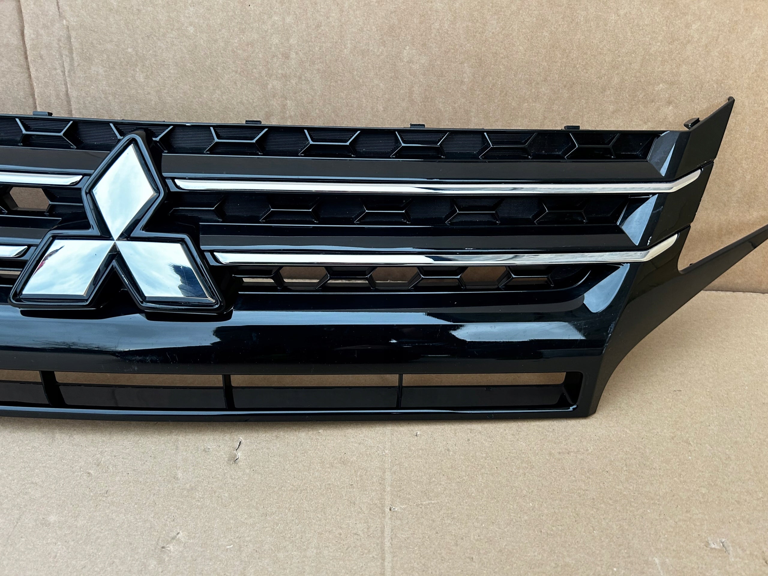 Kühlergrill Mitsubishi STAR SPACE FRONTGRILL 7450B351 Kühlergitter