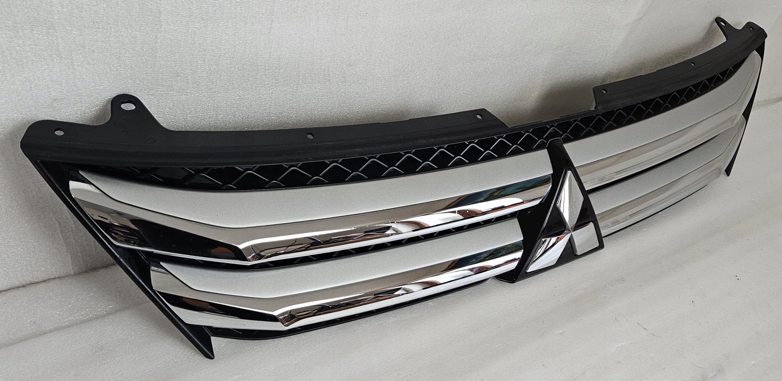 Kühlergrill Mitsubishi I ECLIPSE CROSS FRONTGRILL Kühlergitter