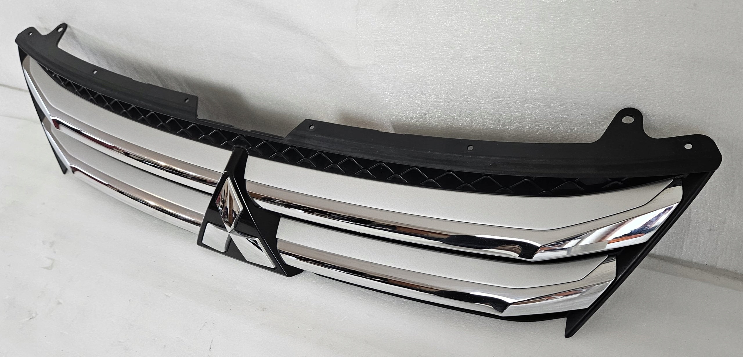 Kühlergrill Mitsubishi I ECLIPSE CROSS FRONTGRILL Kühlergitter