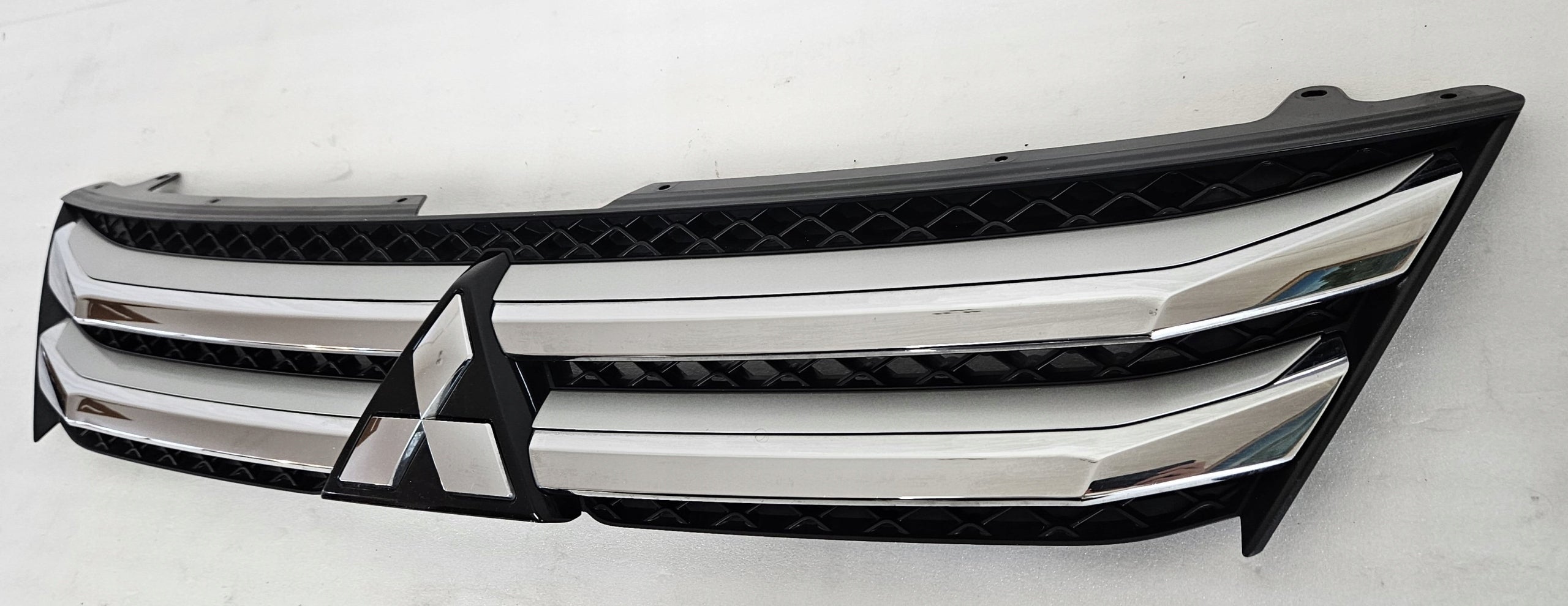 Kühlergrill Mitsubishi I ECLIPSE CROSS FRONTGRILL Kühlergitter