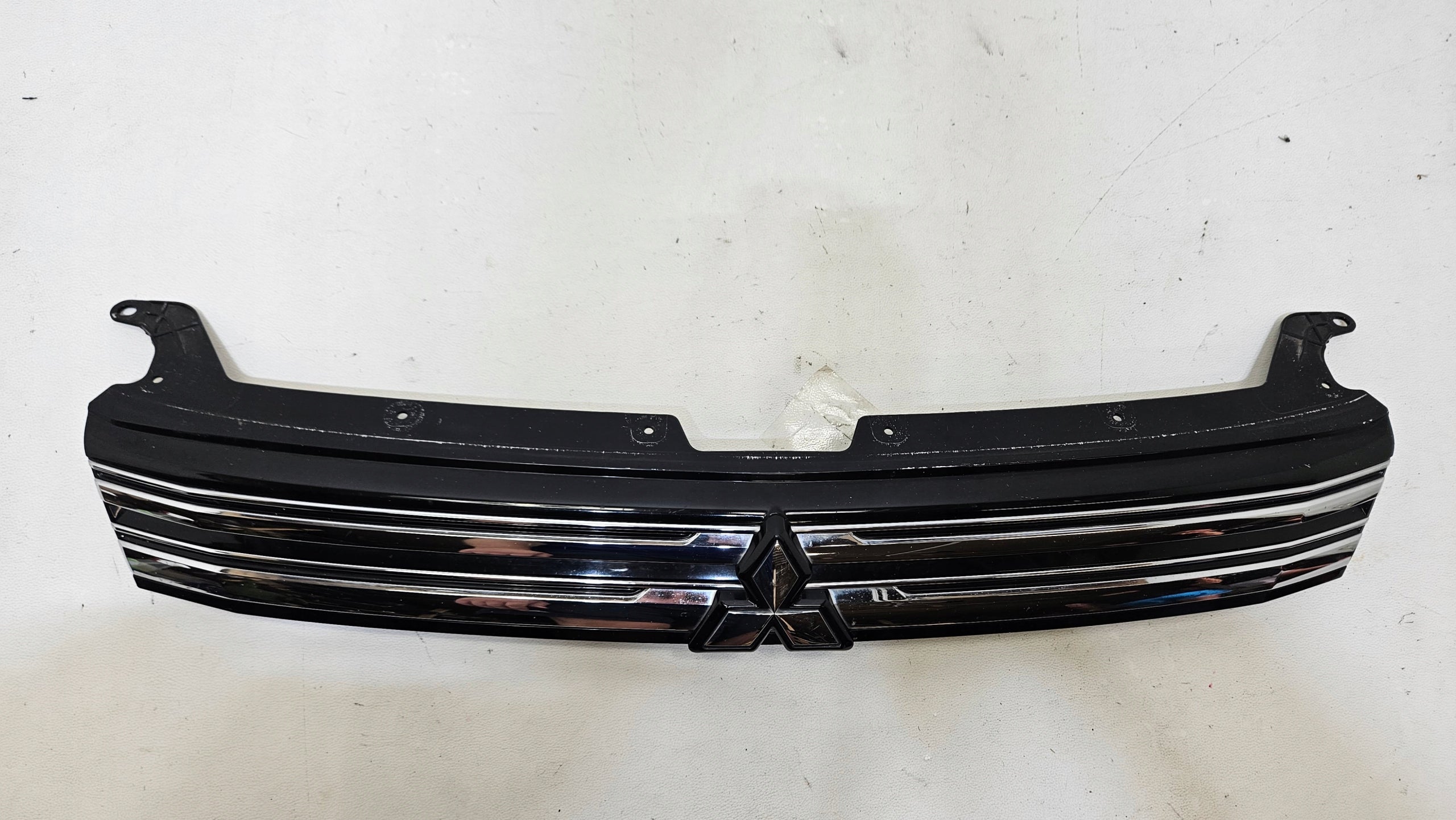 Kühlergrill Mitsubishi OUTLANDER FRONTGRILL 7450A643 Kühlergitter