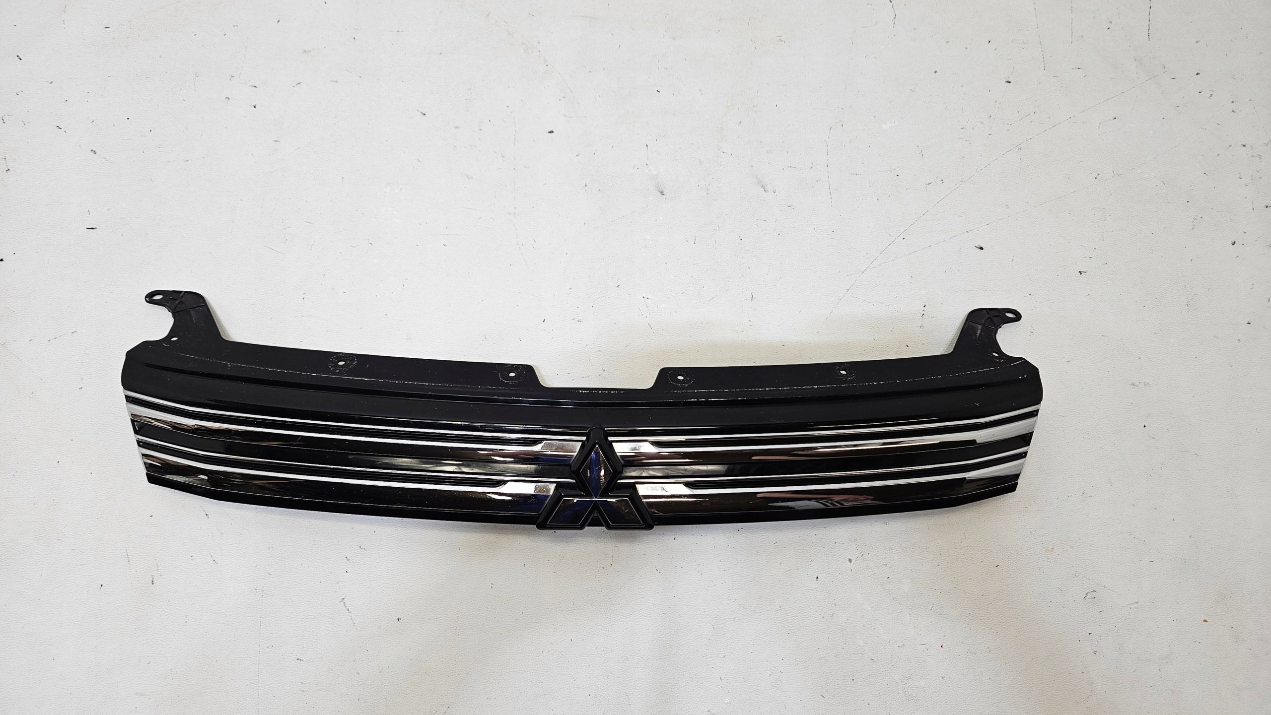 Kühlergrill Mitsubishi OUTLANDER FRONTGRILL 7450A643 Kühlergitter