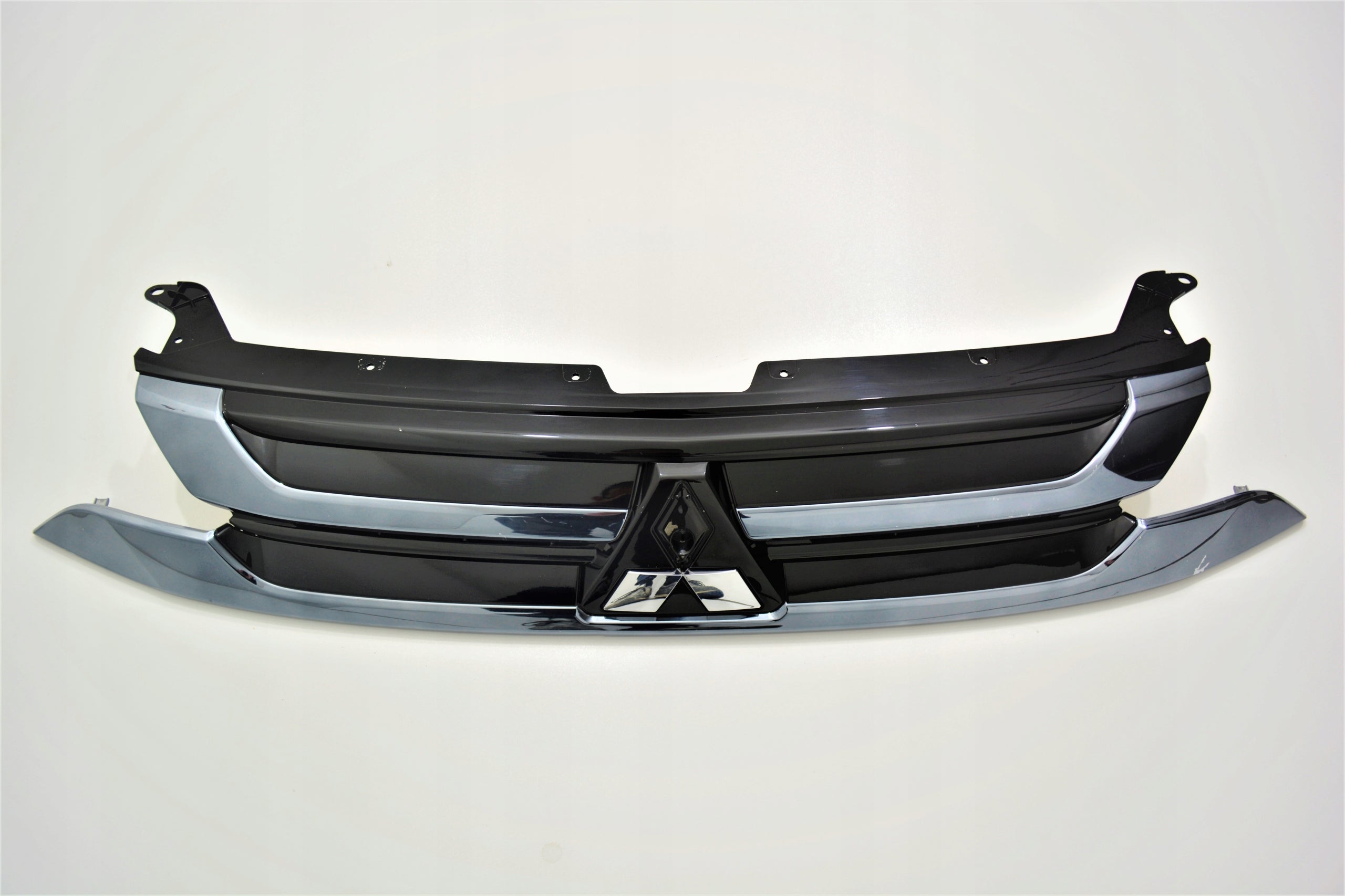 Kühlergrill Mitsubishi OUTLANDER FRONTGRILL 7450A992 Kühlergitter