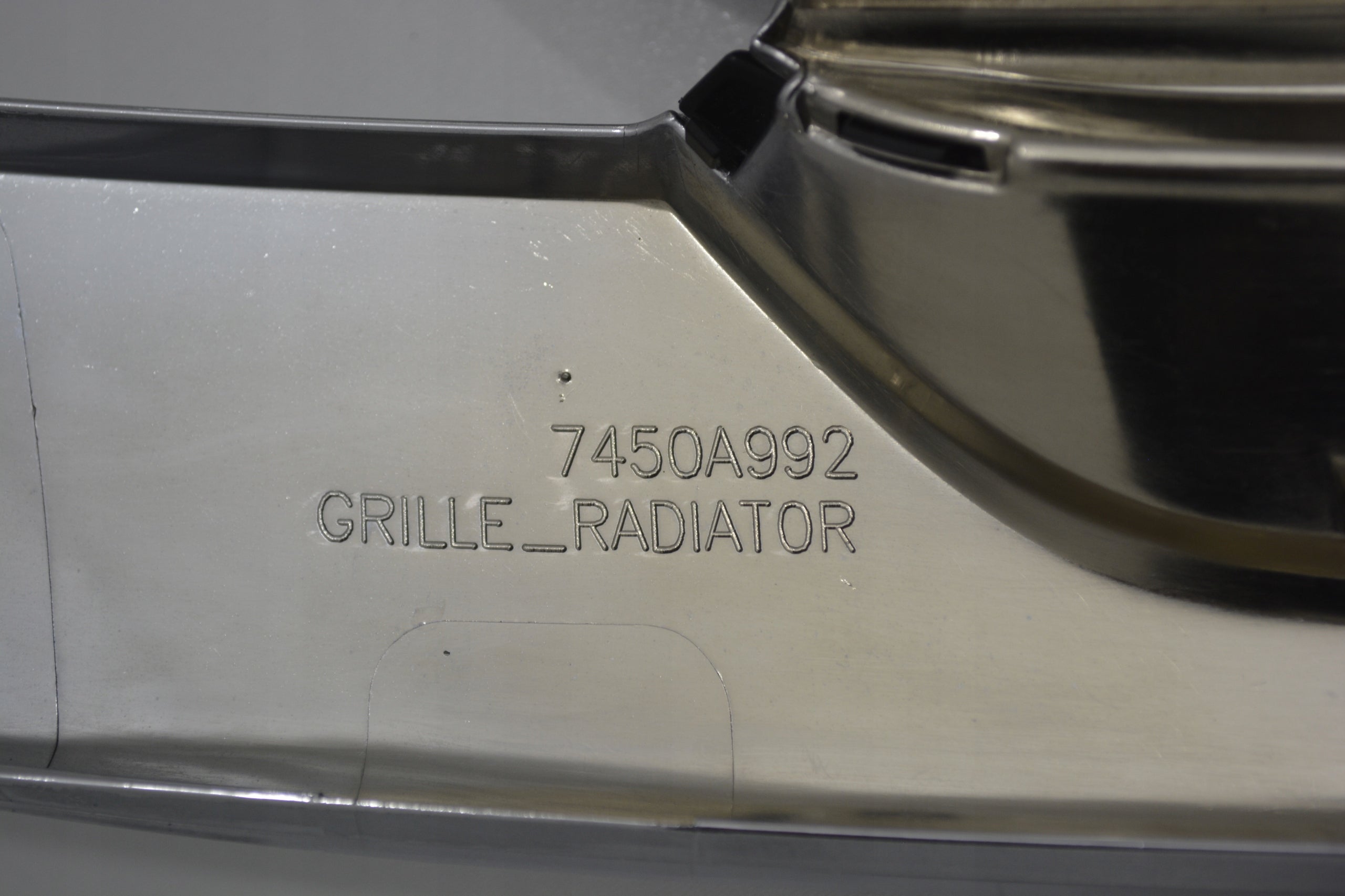 Kühlergrill Mitsubishi OUTLANDER FRONTGRILL 7450A992 Kühlergitter