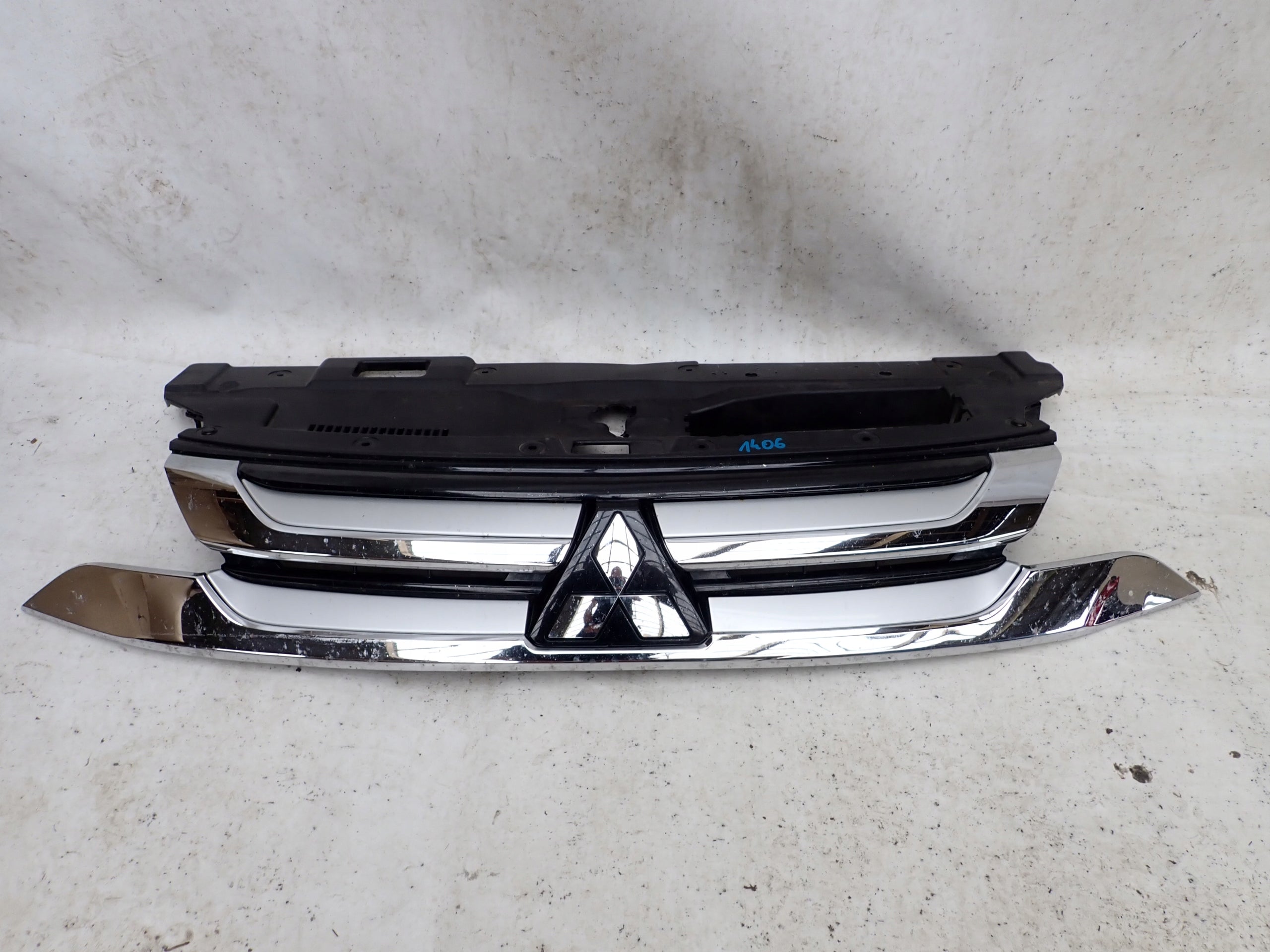 Kühlergrill Mitsubishi OUTLANDER FRONTGRILL 7450A992 Kühlergitter