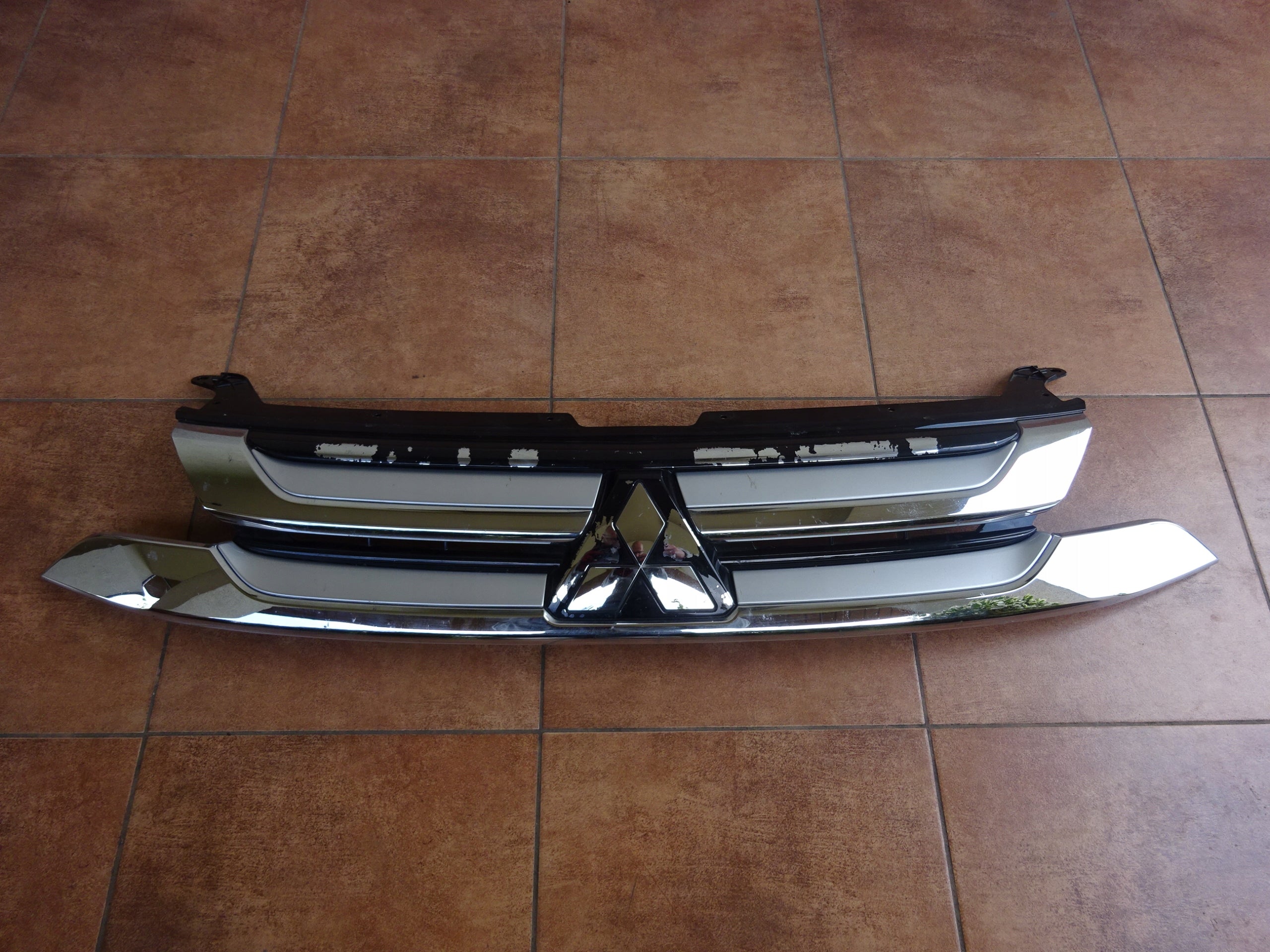  Kühlergrill Mitsubishi OUTLANDER FRONTGRILL 7450A992 Kühlergitter product image