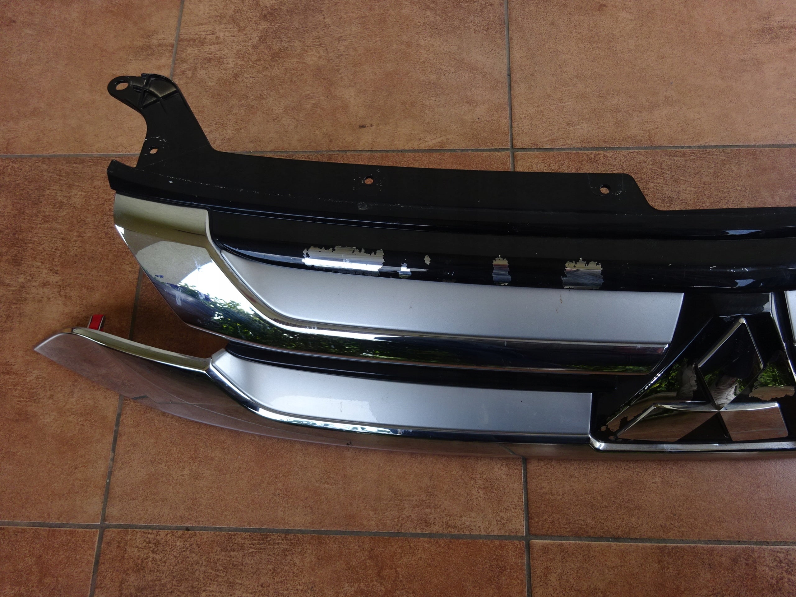 Kühlergrill Mitsubishi OUTLANDER FRONTGRILL 7450A992 Kühlergitter