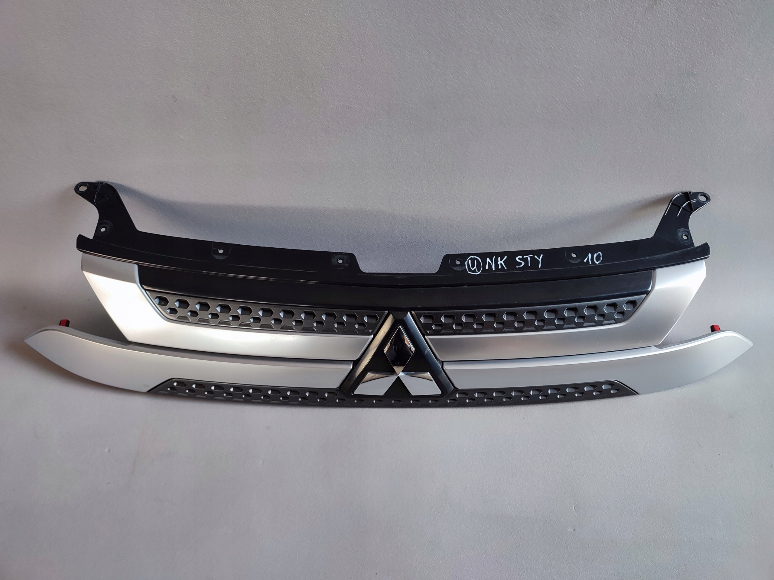 Kühlergrill Mitsubishi OUTLANDER FRONTGRILL 7450B298 Kühlergitter