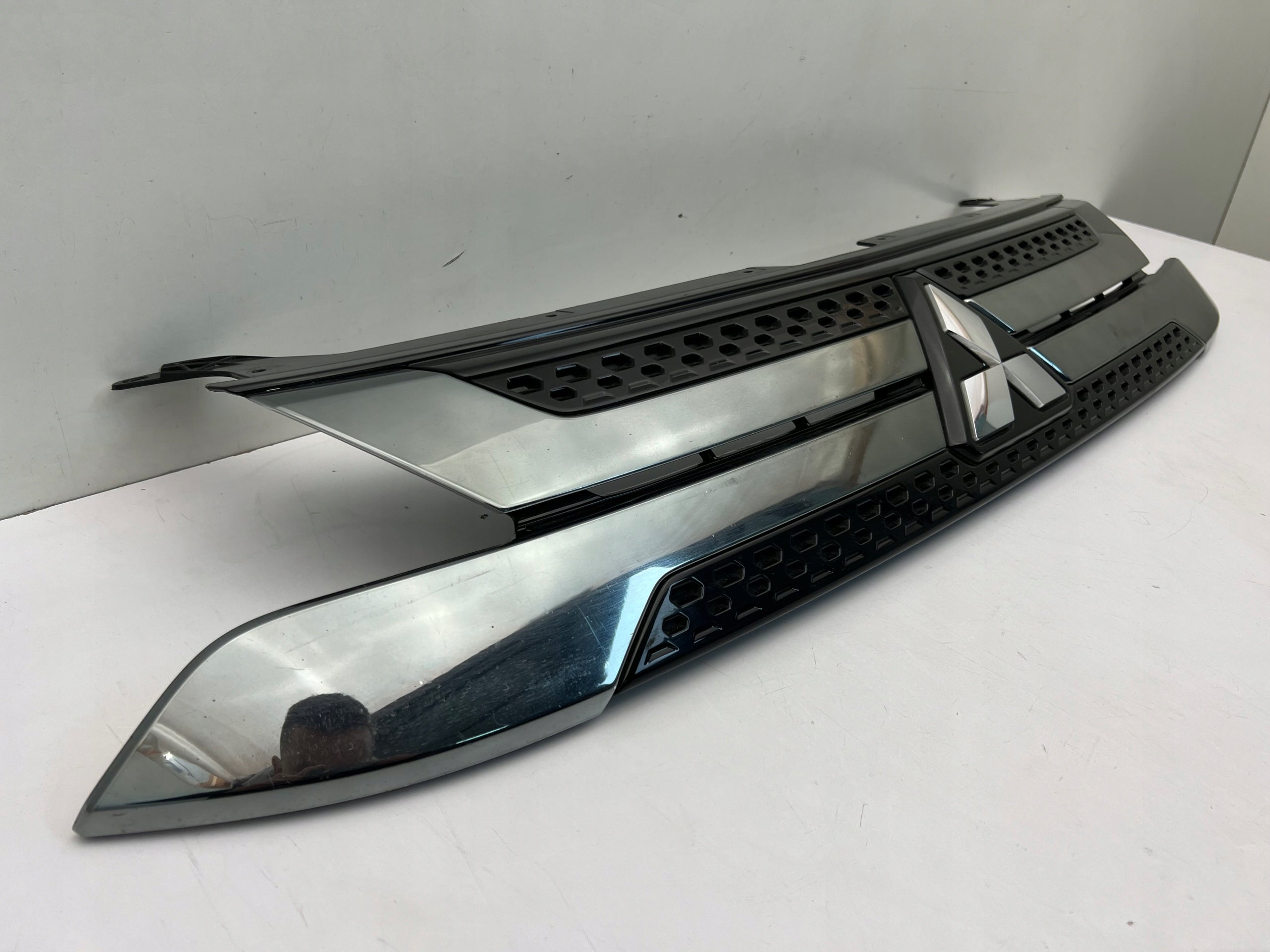 Kühlergrill Mitsubishi OUTLANDER FRONTGRILL 7450B298 Kühlergitter