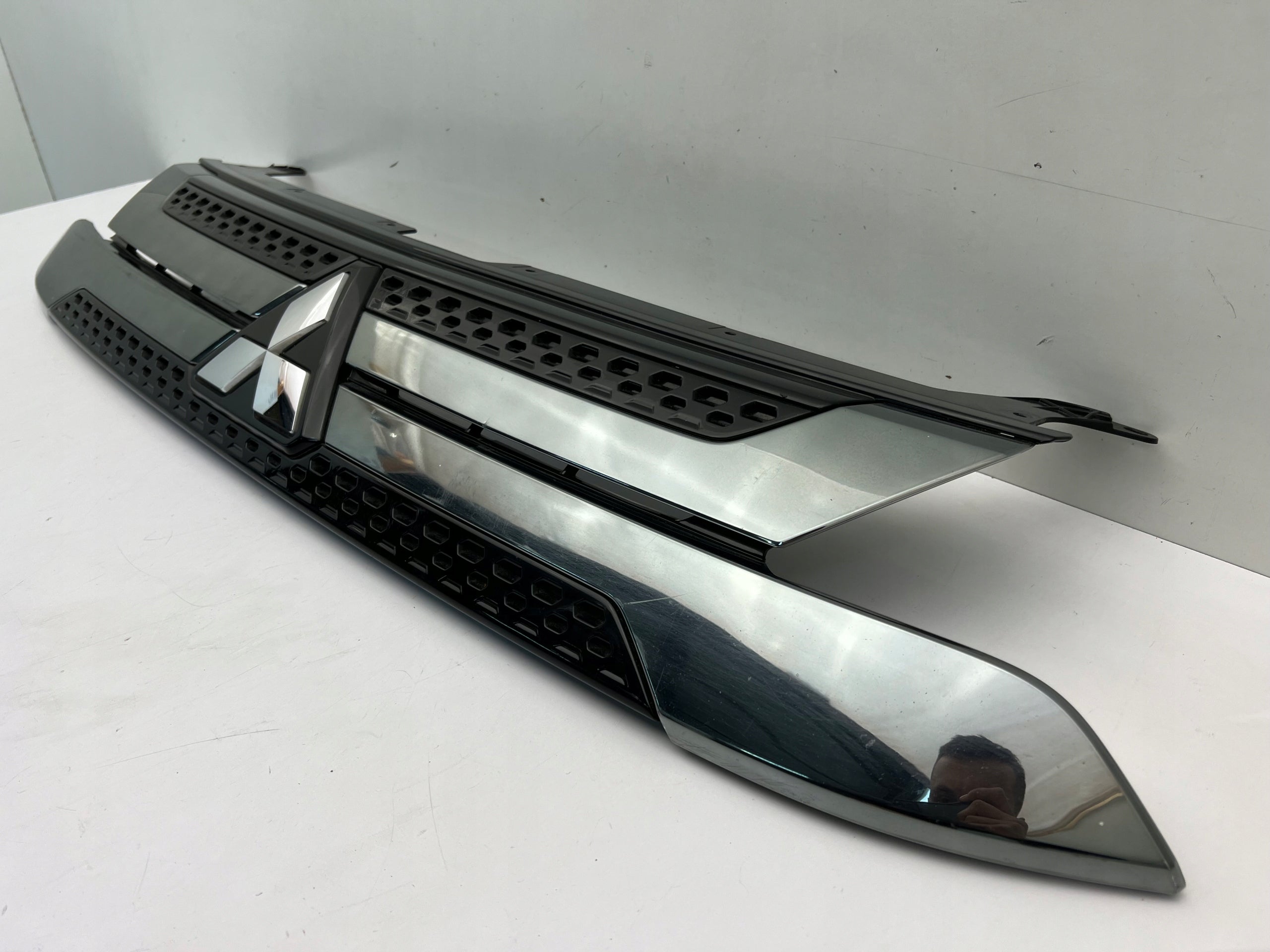 Kühlergrill Mitsubishi OUTLANDER FRONTGRILL 7450B298 Kühlergitter