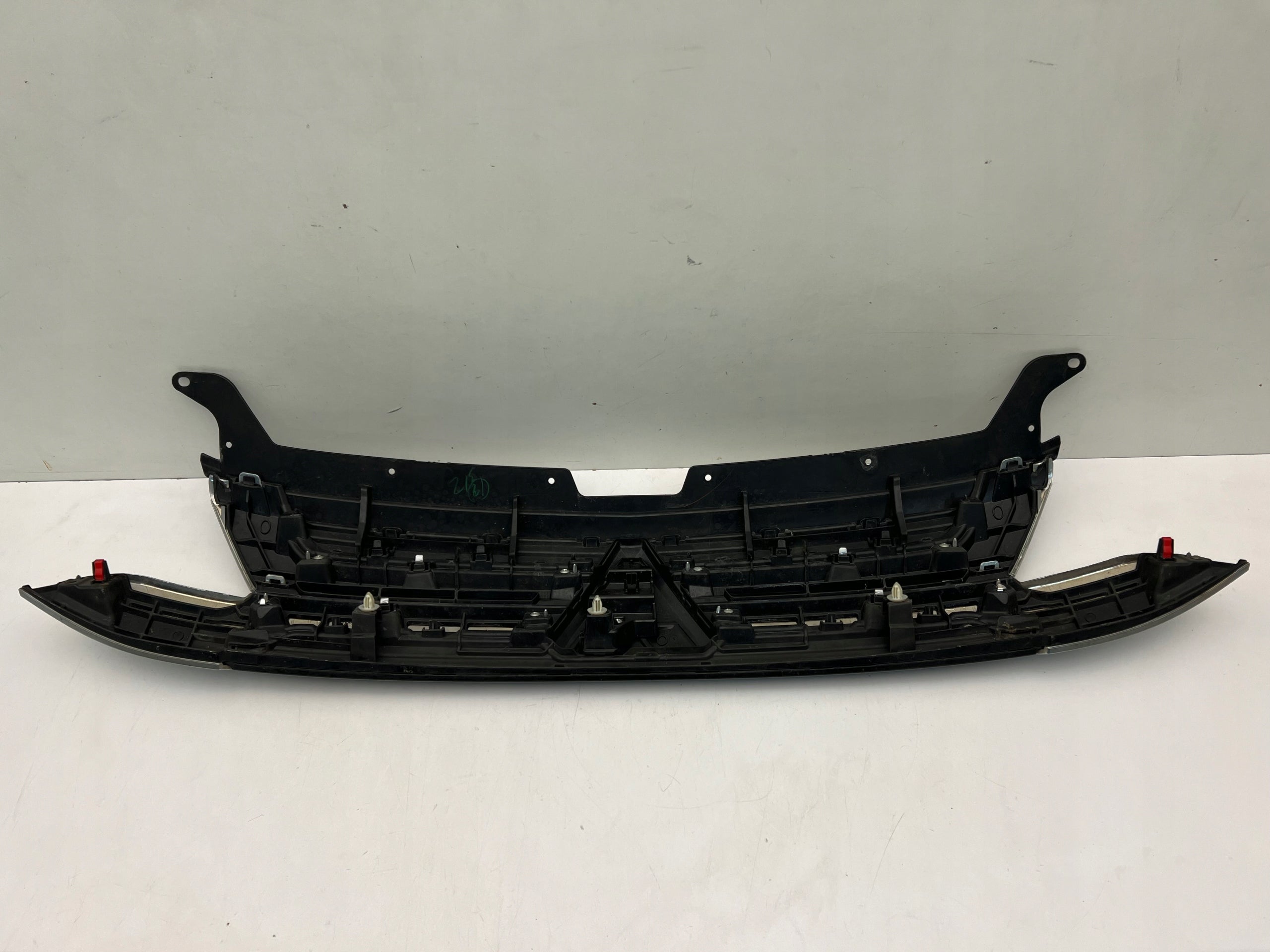 Kühlergrill Mitsubishi OUTLANDER FRONTGRILL 7450B298 Kühlergitter