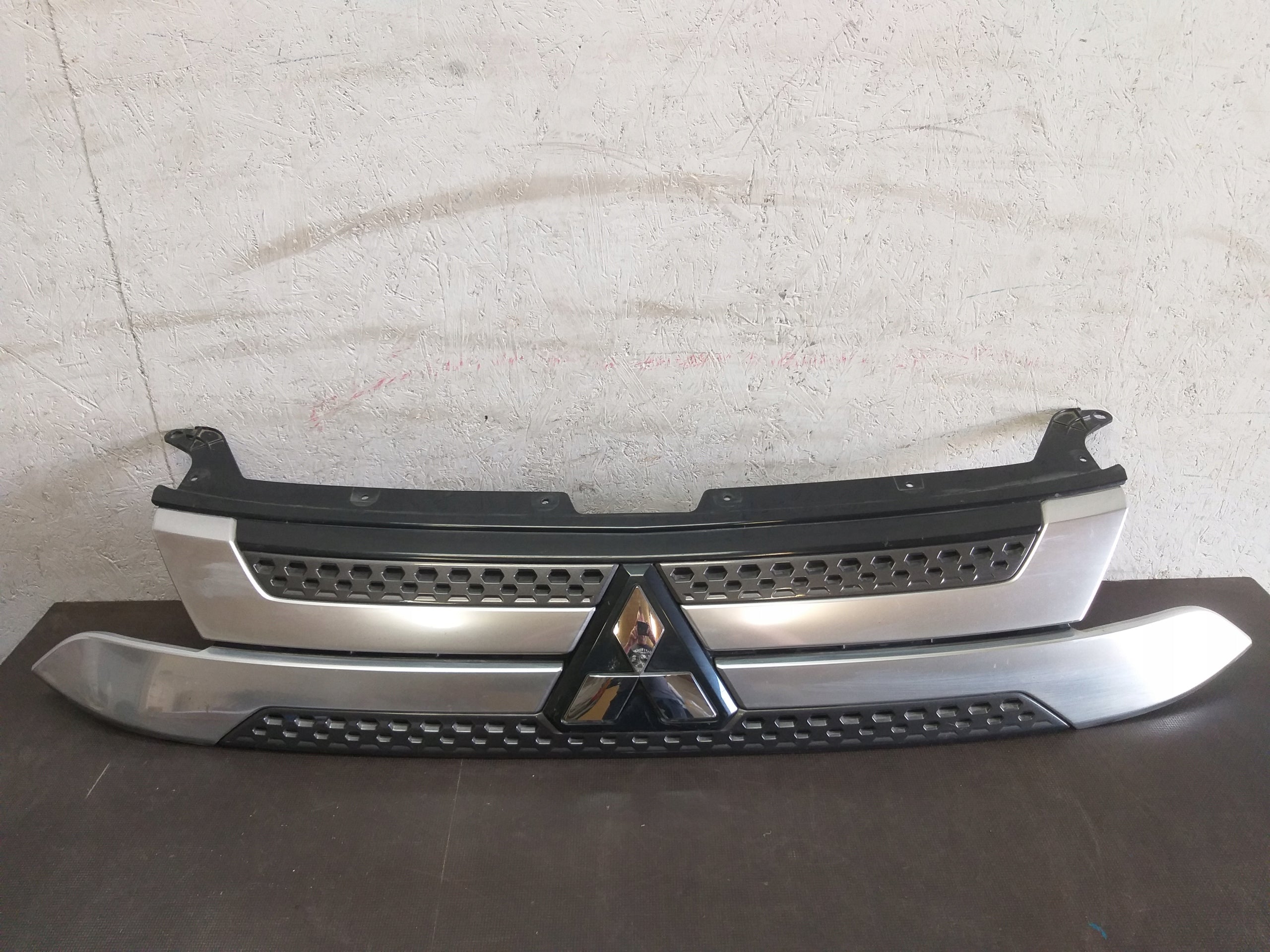 Kühlergrill Mitsubishi OUTLANDER FRONTGRILL 7450B304 Kühlergitter