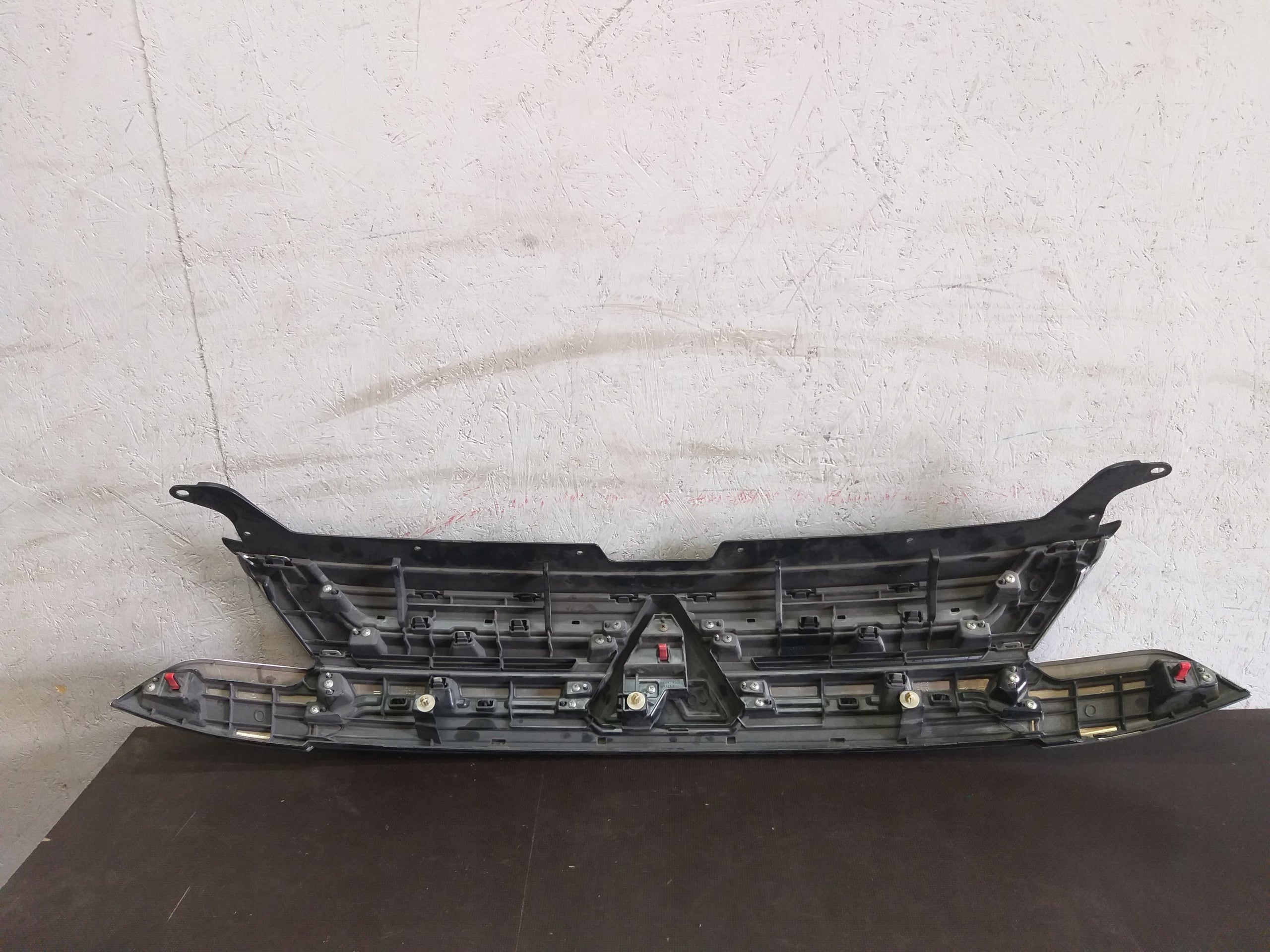 Kühlergrill Mitsubishi OUTLANDER FRONTGRILL 7450B304 Kühlergitter