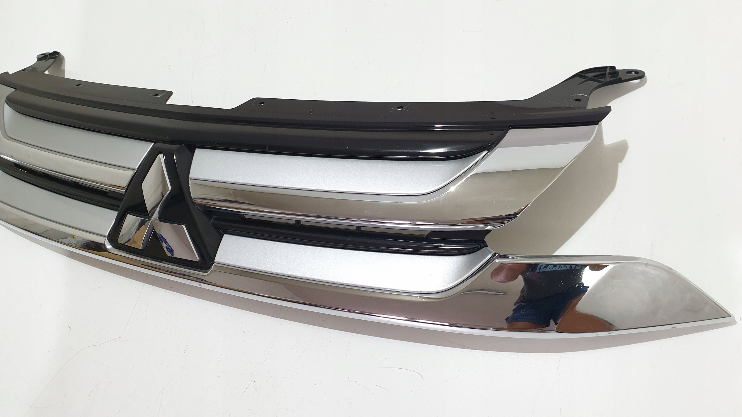 Kühlergrill Mitsubishi OUTLANDER FRONTGRILL 7450A992 Kühlergitter