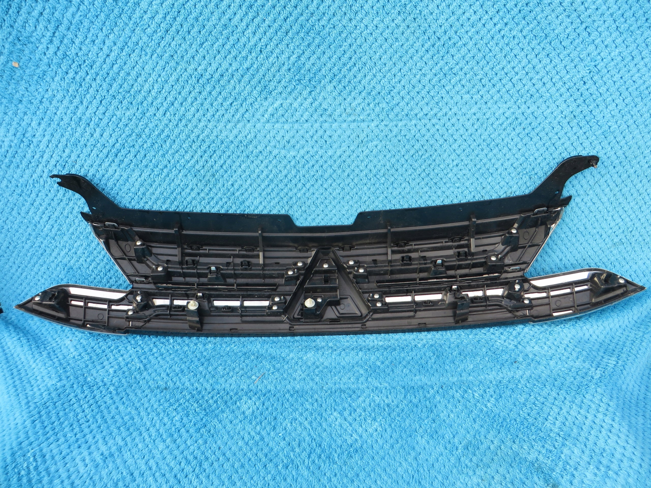 Kühlergrill Mitsubishi OUTLANDER FRONTGRILL 7450B298 Kühlergitter