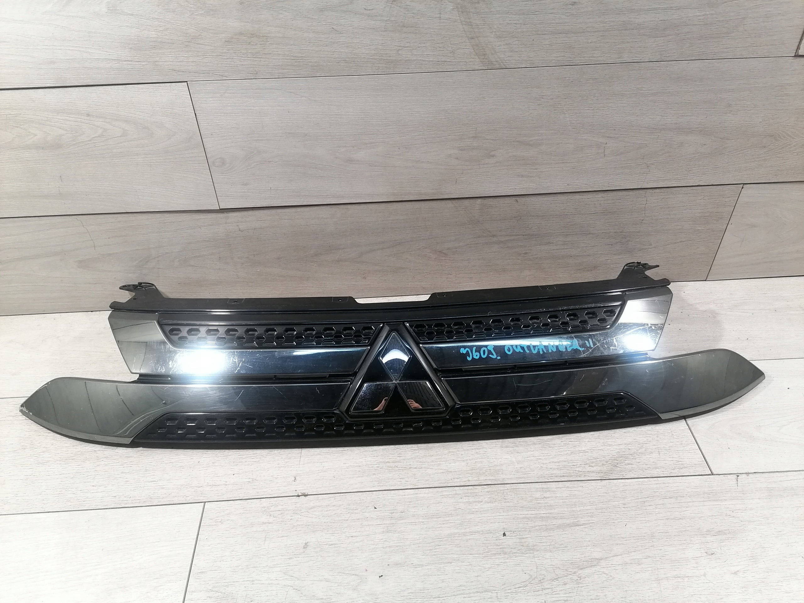 Kühlergrill Mitsubishi OUTLANDER FRONTGRILL 7450B298 Kühlergitter