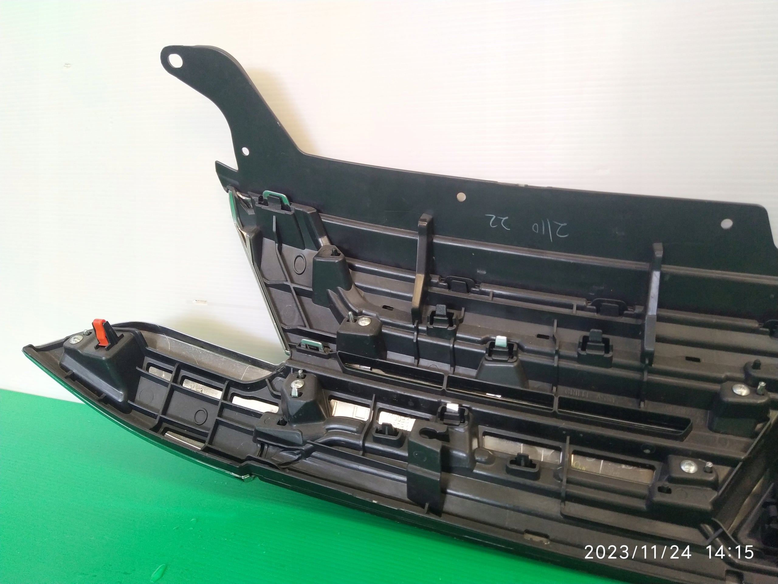 Kühlergrill Mitsubishi OUTLANDER FRONTGRILL 7450B308 Kühlergitter