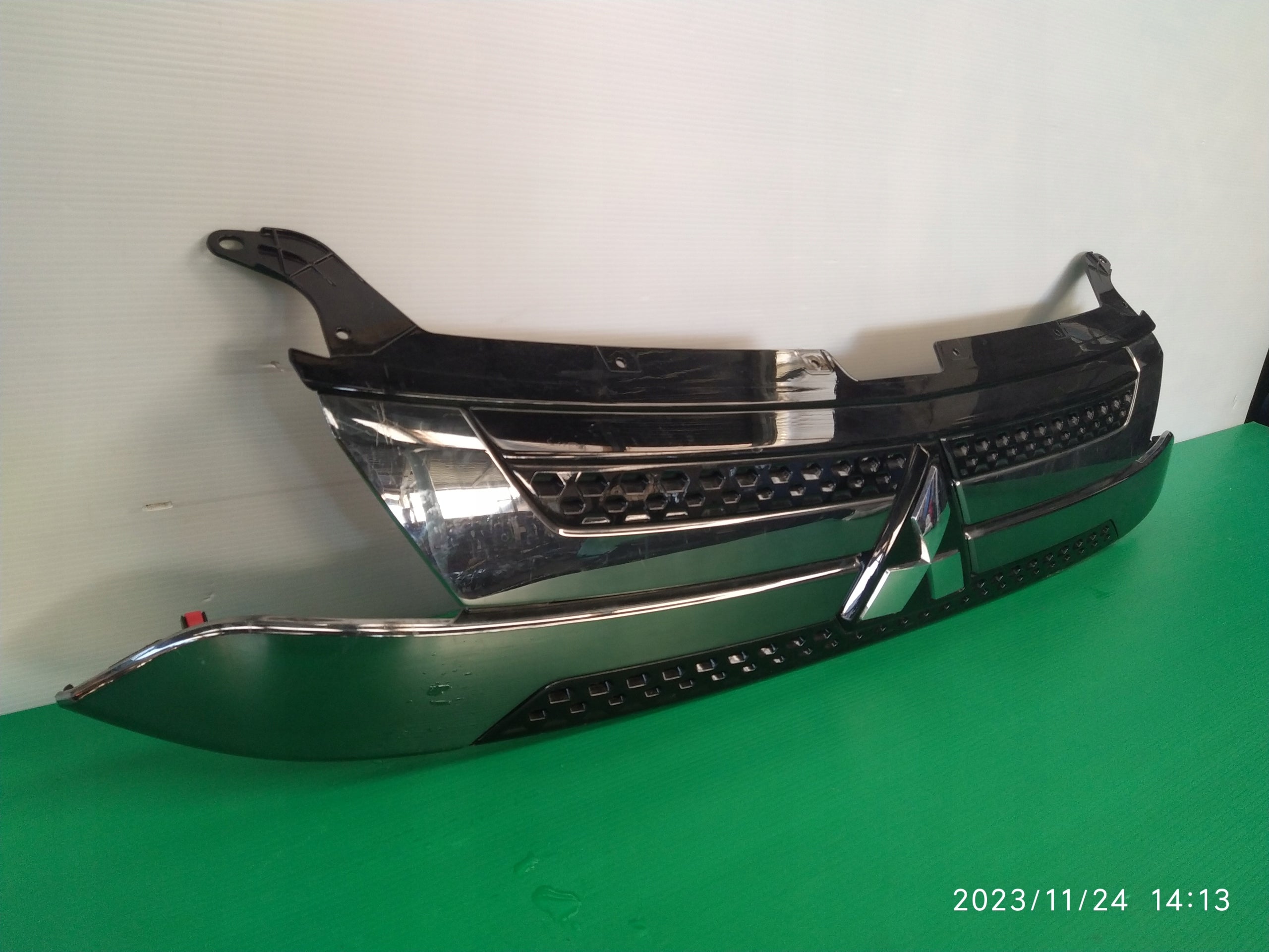 Kühlergrill Mitsubishi OUTLANDER FRONTGRILL 7450B308 Kühlergitter