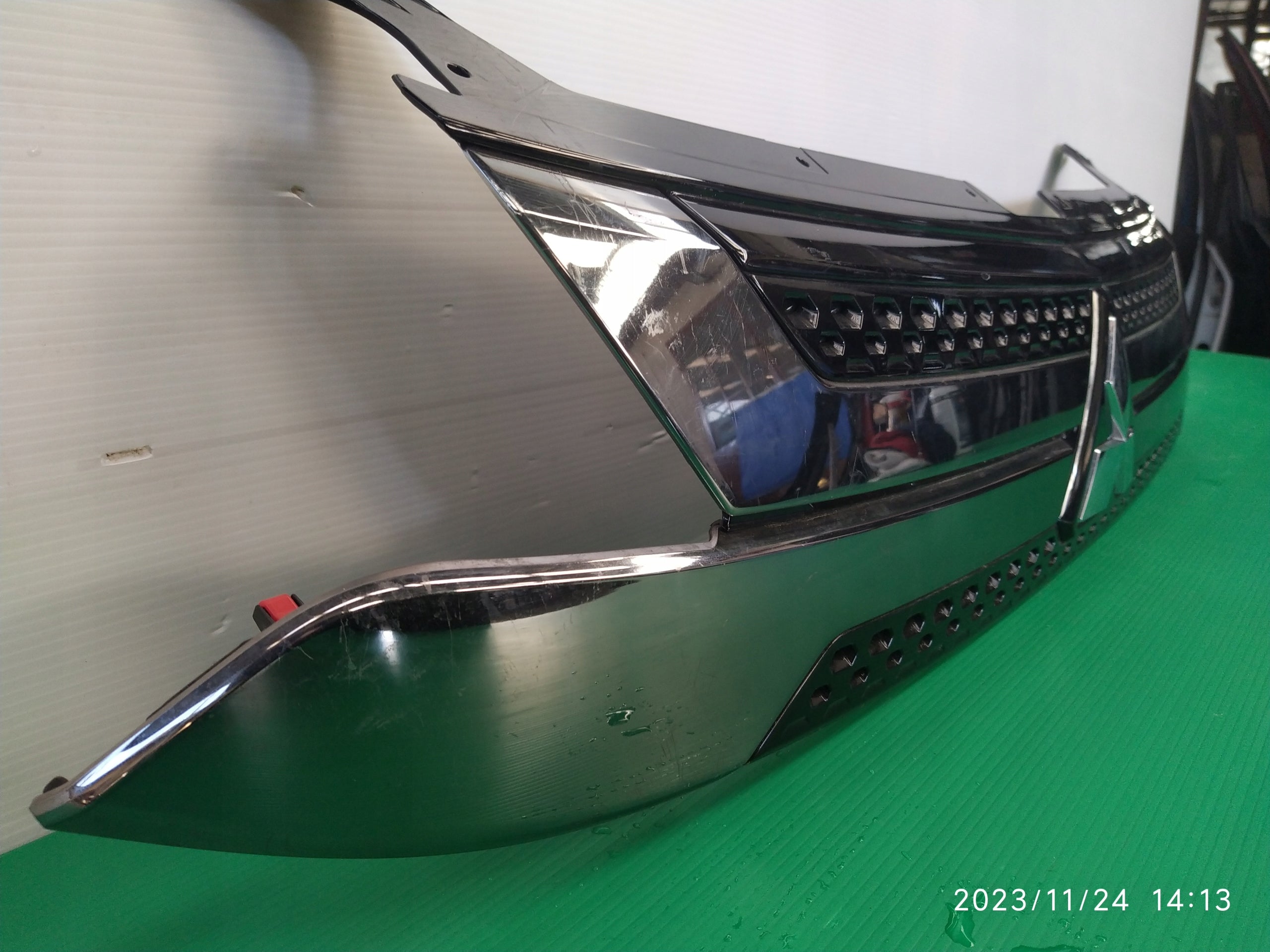 Kühlergrill Mitsubishi OUTLANDER FRONTGRILL 7450B308 Kühlergitter