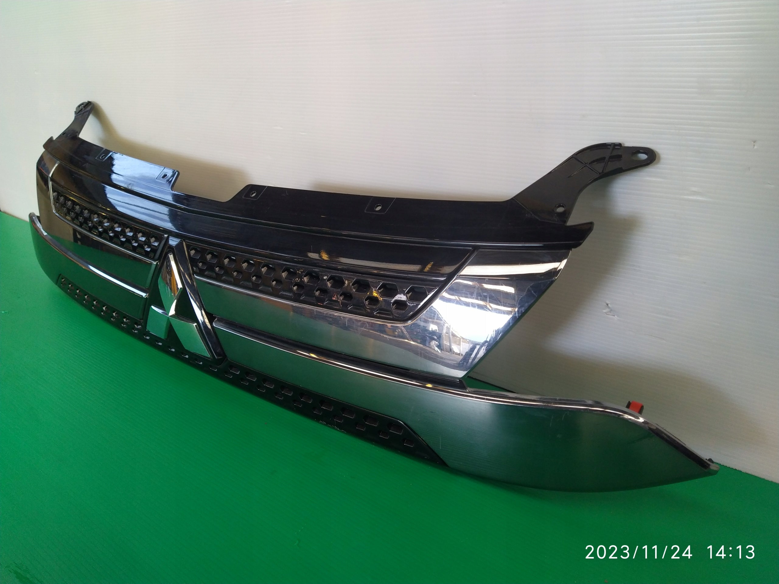 Kühlergrill Mitsubishi OUTLANDER FRONTGRILL 7450B308 Kühlergitter