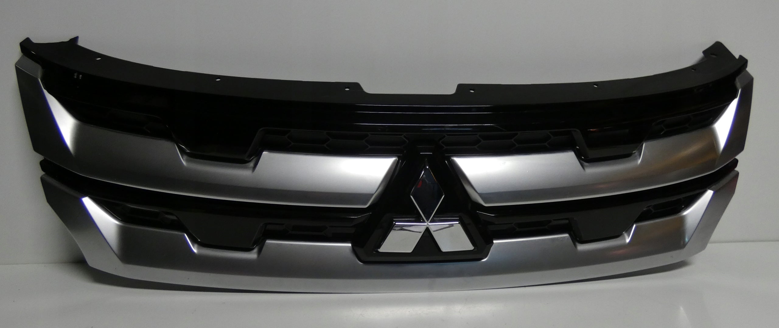  Kühlergrill Mitsubishi OUTLANDER FRONTGRILL 7450B303 Kühlergitter product image